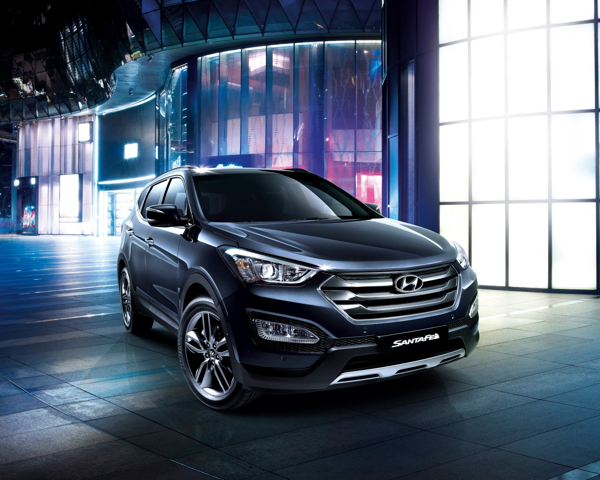 Teraz Hyundai liczy na sukces nowego wcielenia santa fe. Auto wyglądem nawiązuje m.in. do nowego i40 oraz drugiej generacji i30...