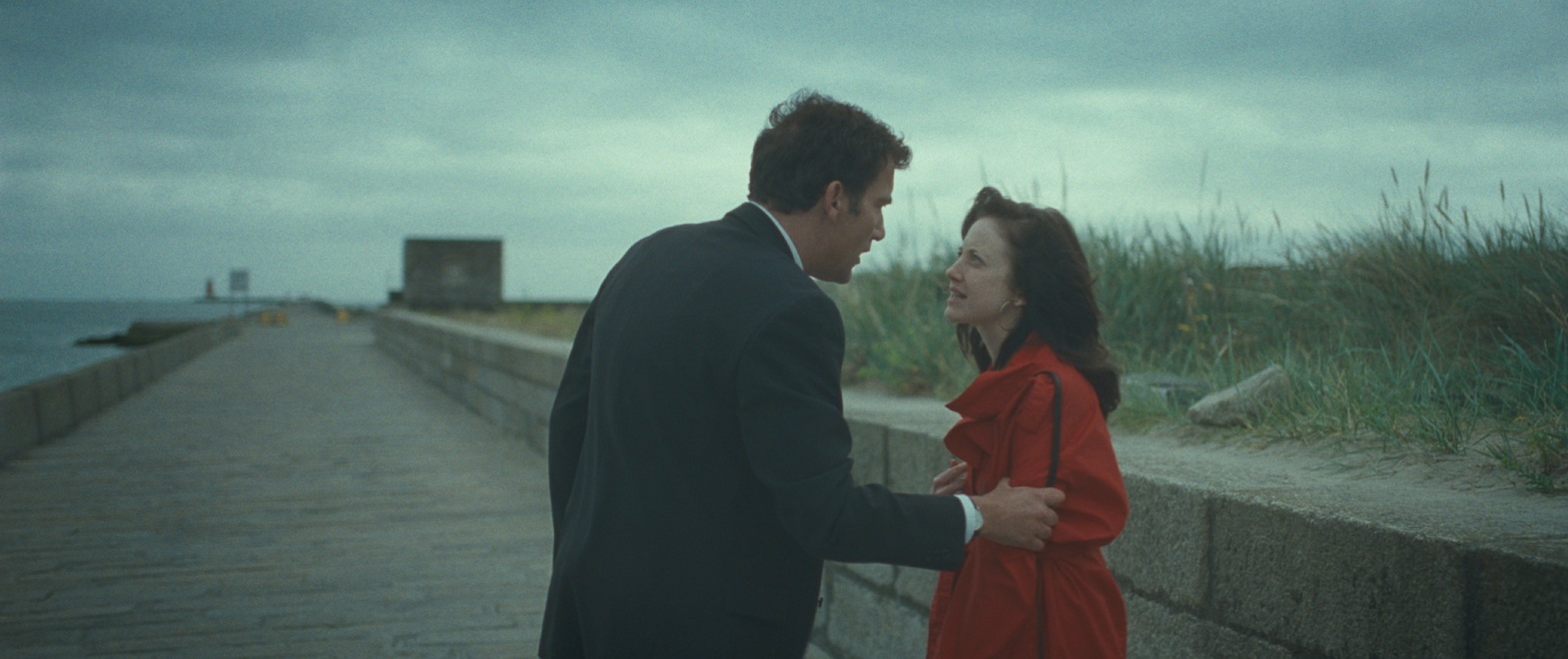 Andrea Riseborough i Clive Owen w filmie