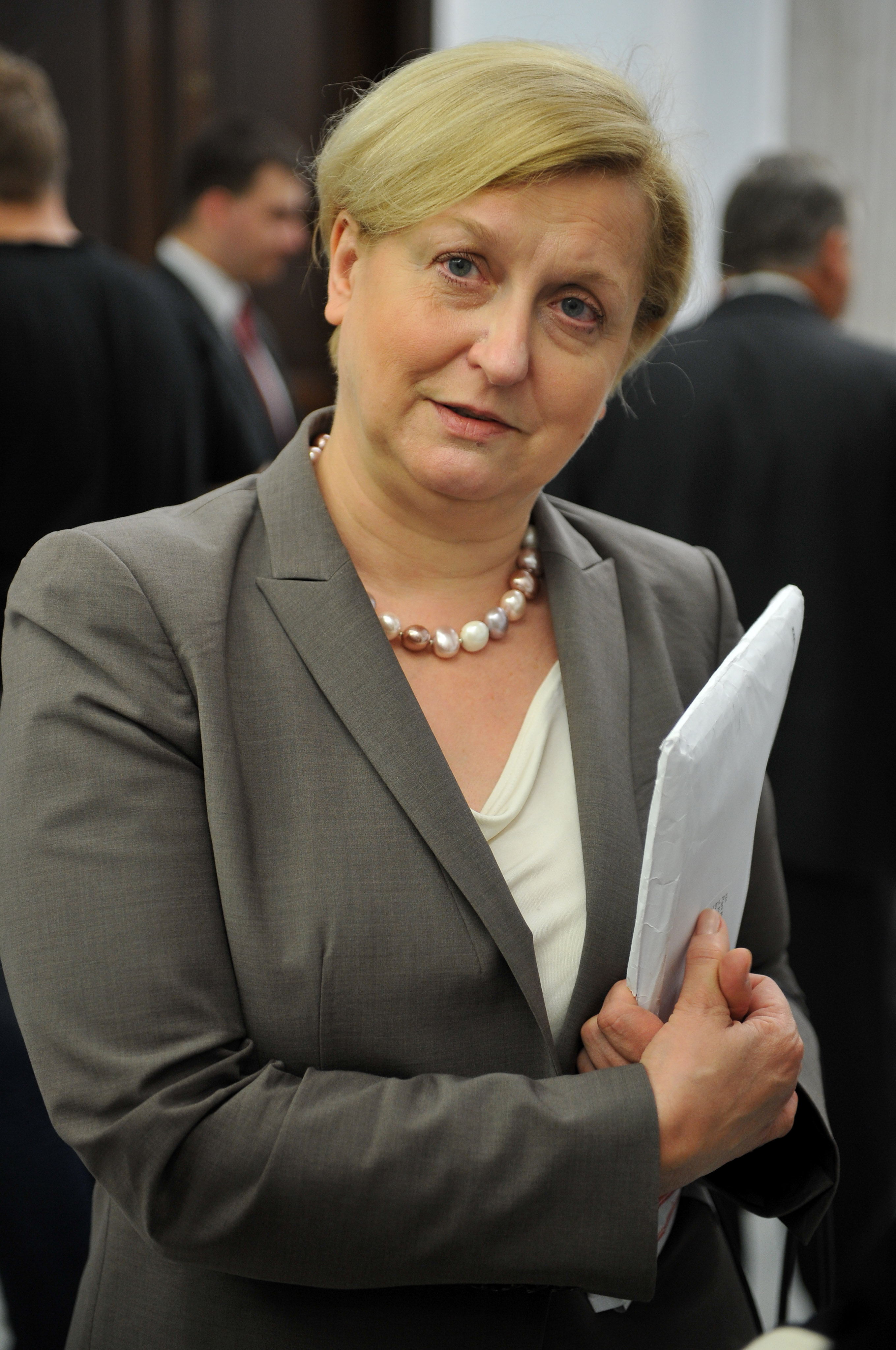 Anna Fotyga z PiS w szarościach