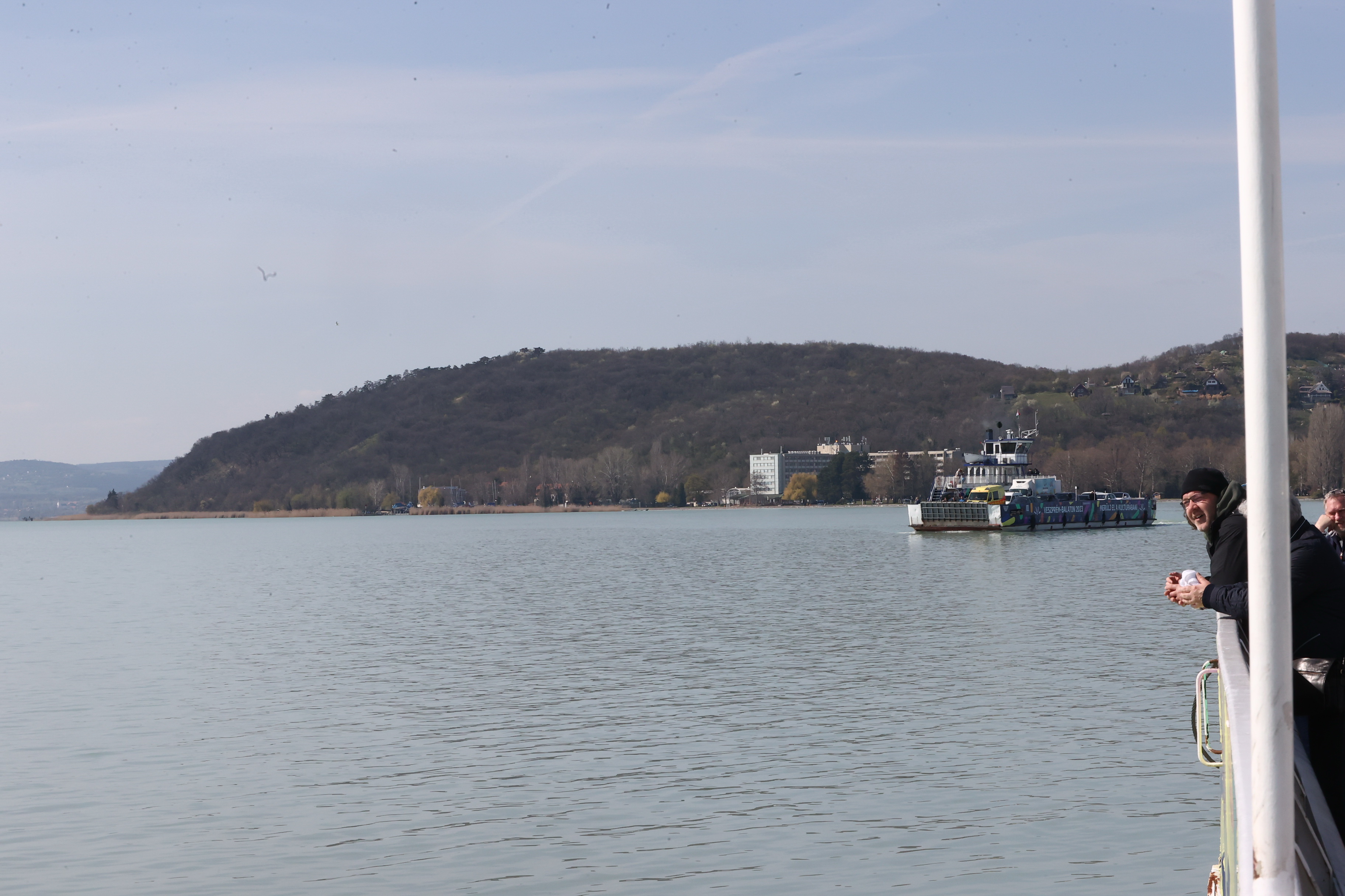 Vadonatúj kompok úsznak a Balaton felé: a legmodernebb járművek állnak csatasorba a magyar tengeren – fotók