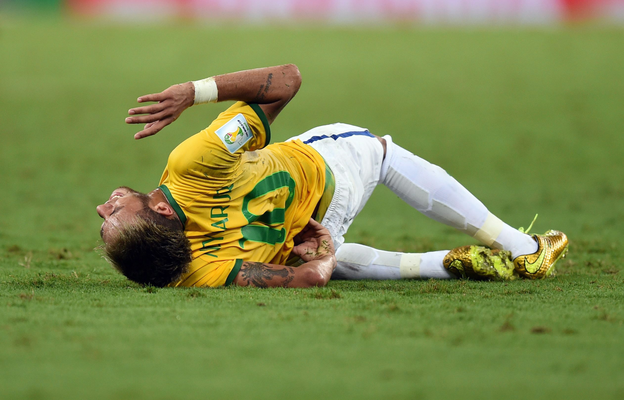 Po faulu w meczu z Kolumbią Neymar już na mundialu w Brazylii więcej nie zagrał