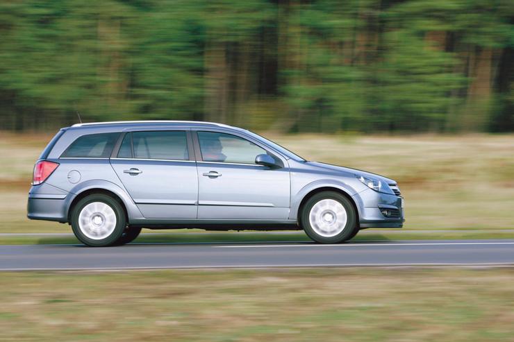 Opel Astra kontra Toyota Corolla czy wystarczy dobra