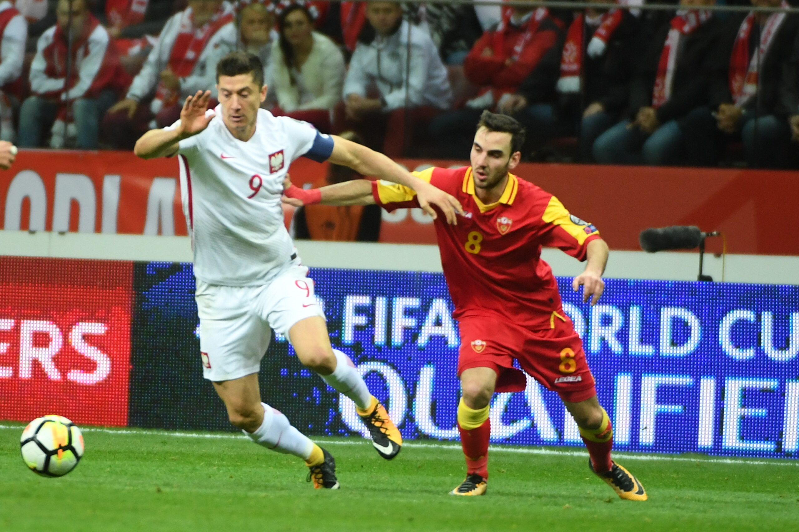 Robert Lewandowski (L) i Marko Janković (P)