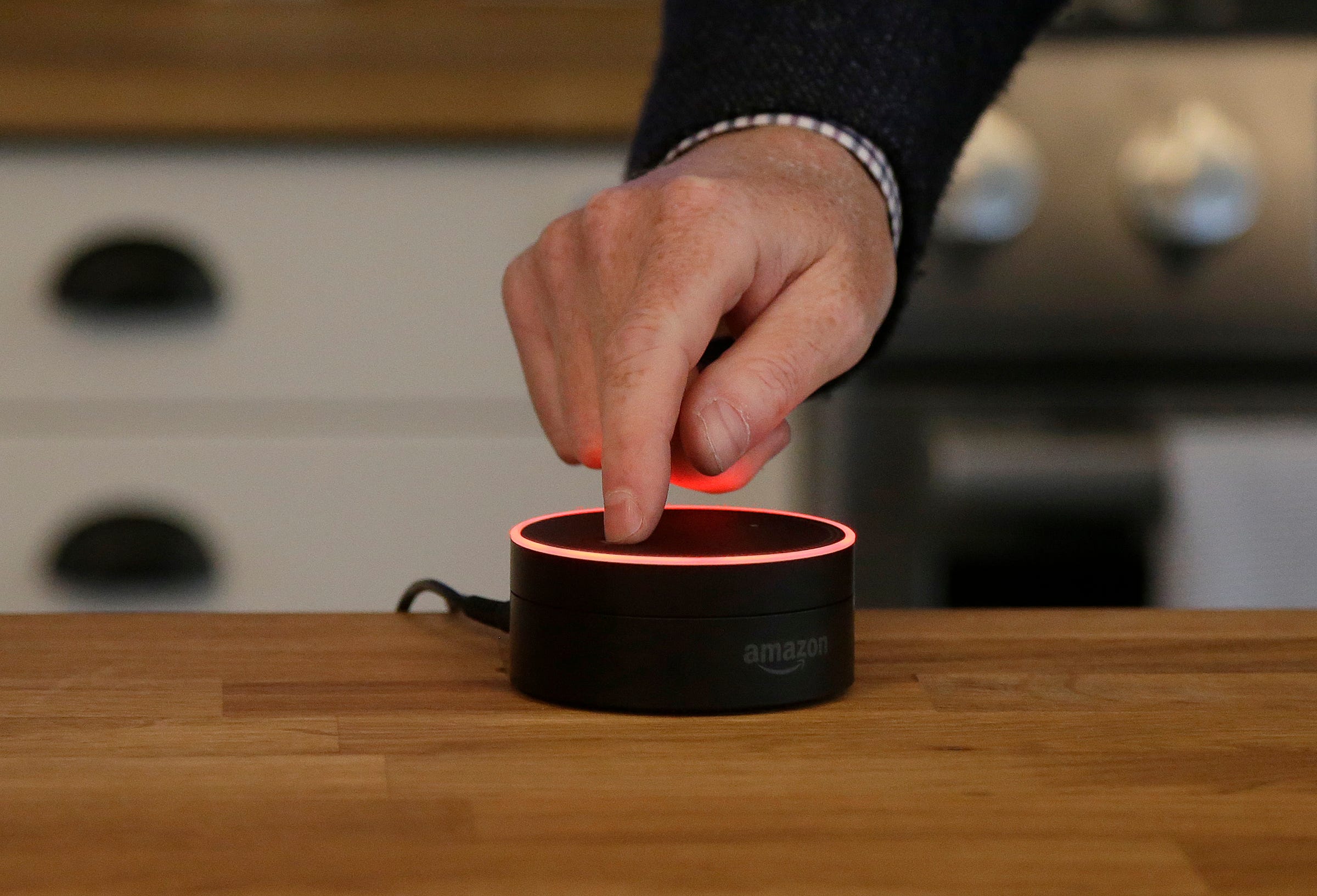 How to change Alexa's voice on your Amazon Echo speaker by changing her  accent or language | Business Insider Africa