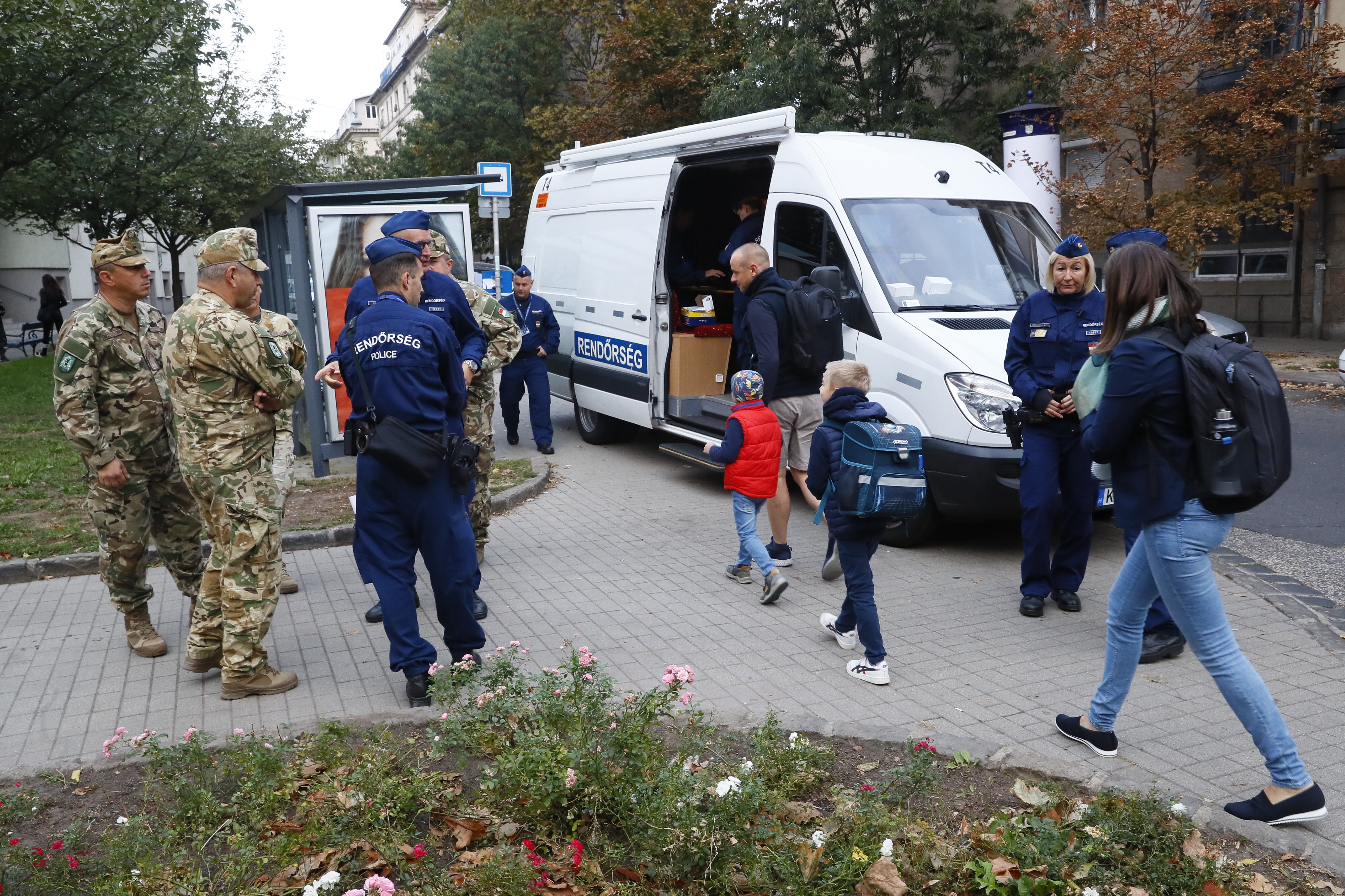 Elszállították a Budán talált rombológránátot, amely miatt kiürítették a XII. kerület egy részét – fotó
