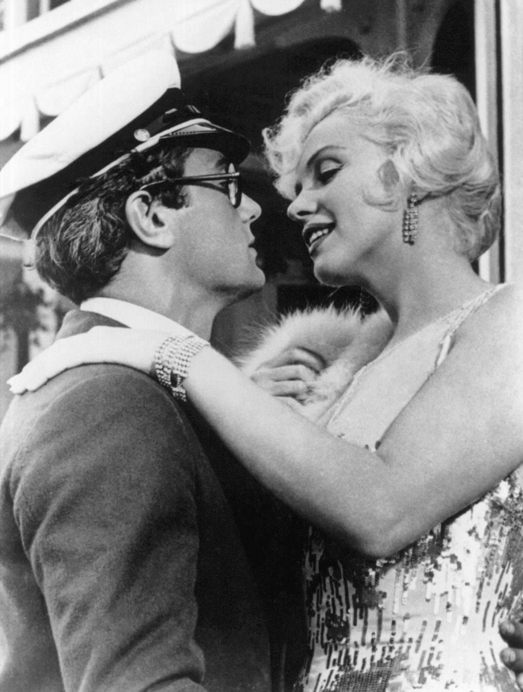 Tony Curtis i Marilyn Monroe w komedii