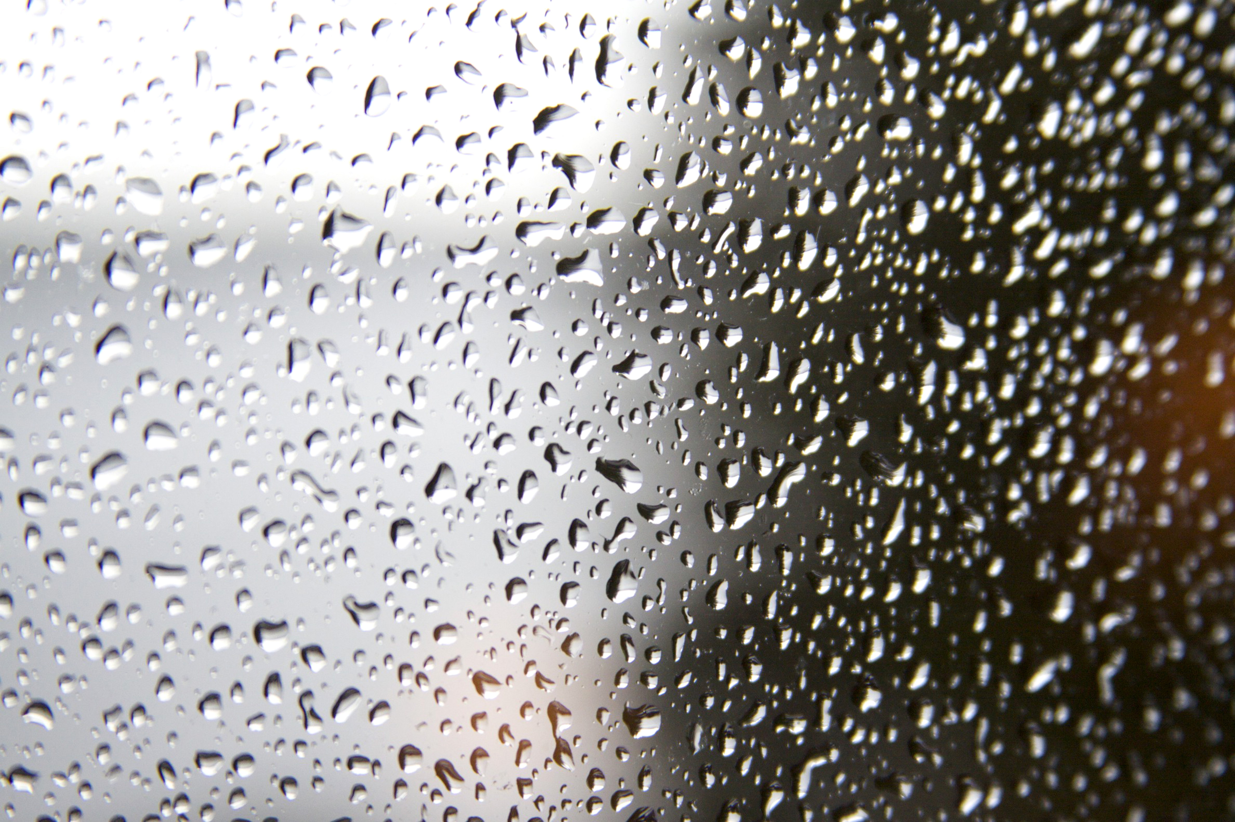 Nyakunkba szakad az ég: brutális zivatarokra kell készülni, de 37 fok is lehet