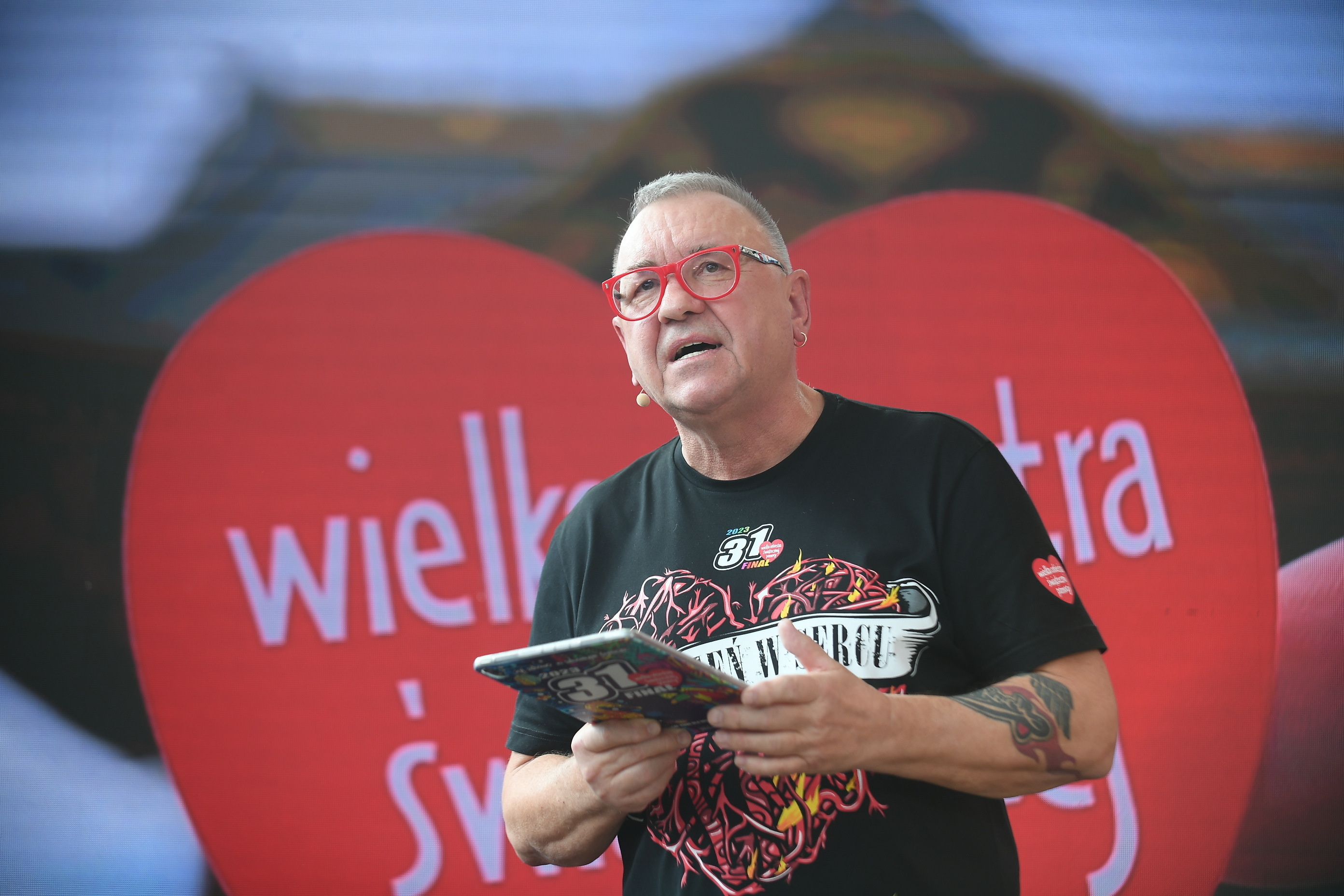 Jerzy Owsiak podczas ogłoszenia wyników 31. finału WOŚP pod hasłem „Chcemy wygrać z sepsą! Gramy dla wszystkich — małych i dużych”. Warszawa, 31.03.2023 r.