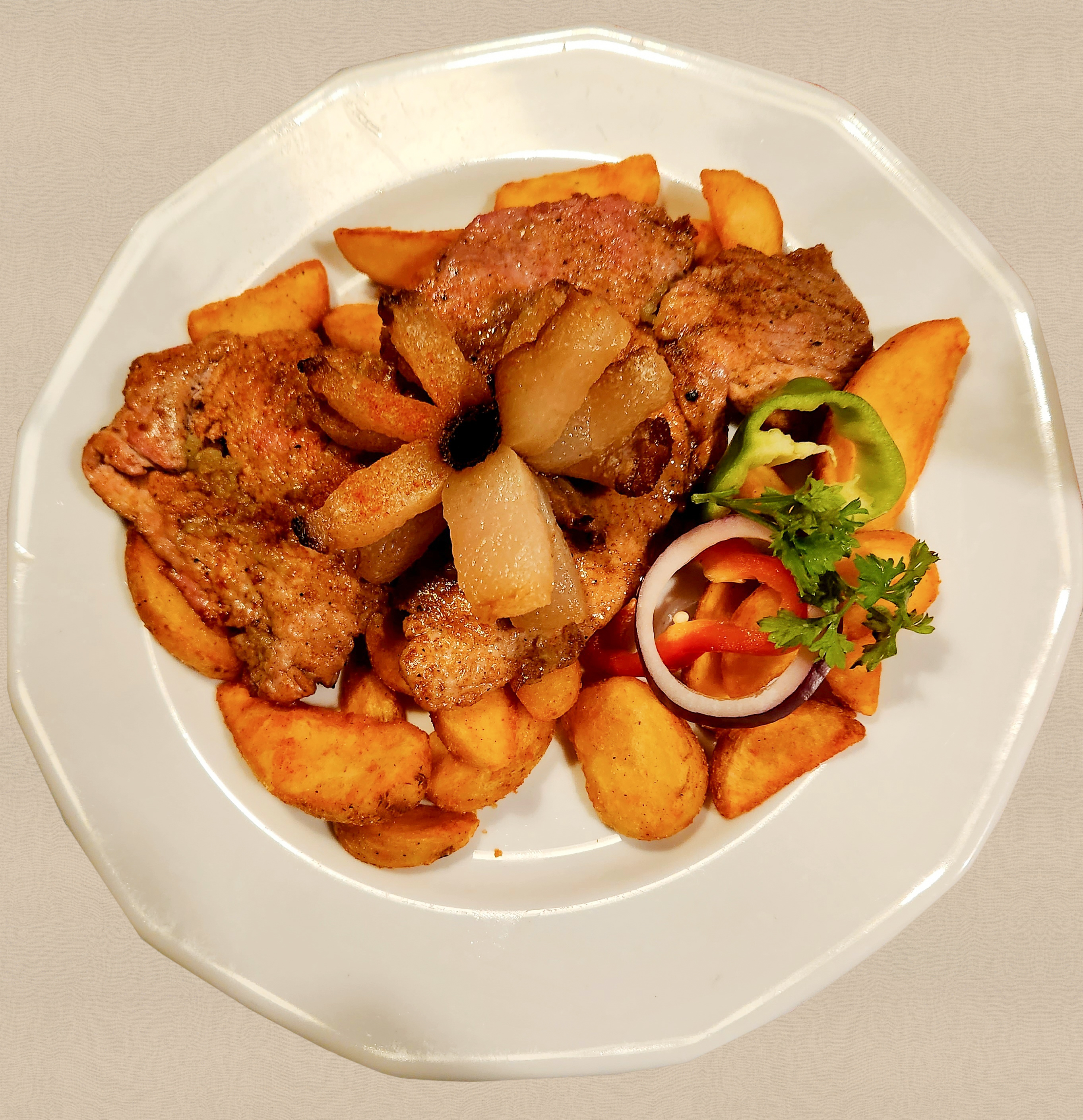 Fásy Ádám ezen a héten fűszeres, omlós cigánypecsenyéhez ad egy jó receptet