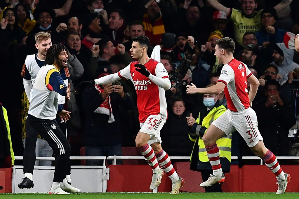 Arsenal thrive despite Aubameyang row as Premier League\'s Covid crisis deepens