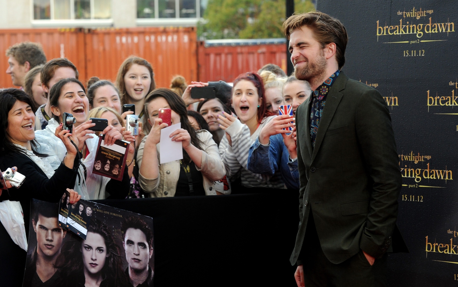 – Ostatni film jest naprawdę zabawny – zapowiada Robert Pattinson. – Śmieszny i kompletnie odjechany. Jacob zakocha się w mojej córce, która wyrośnie na 11-letnią dziewczynkę w trzy miesiące