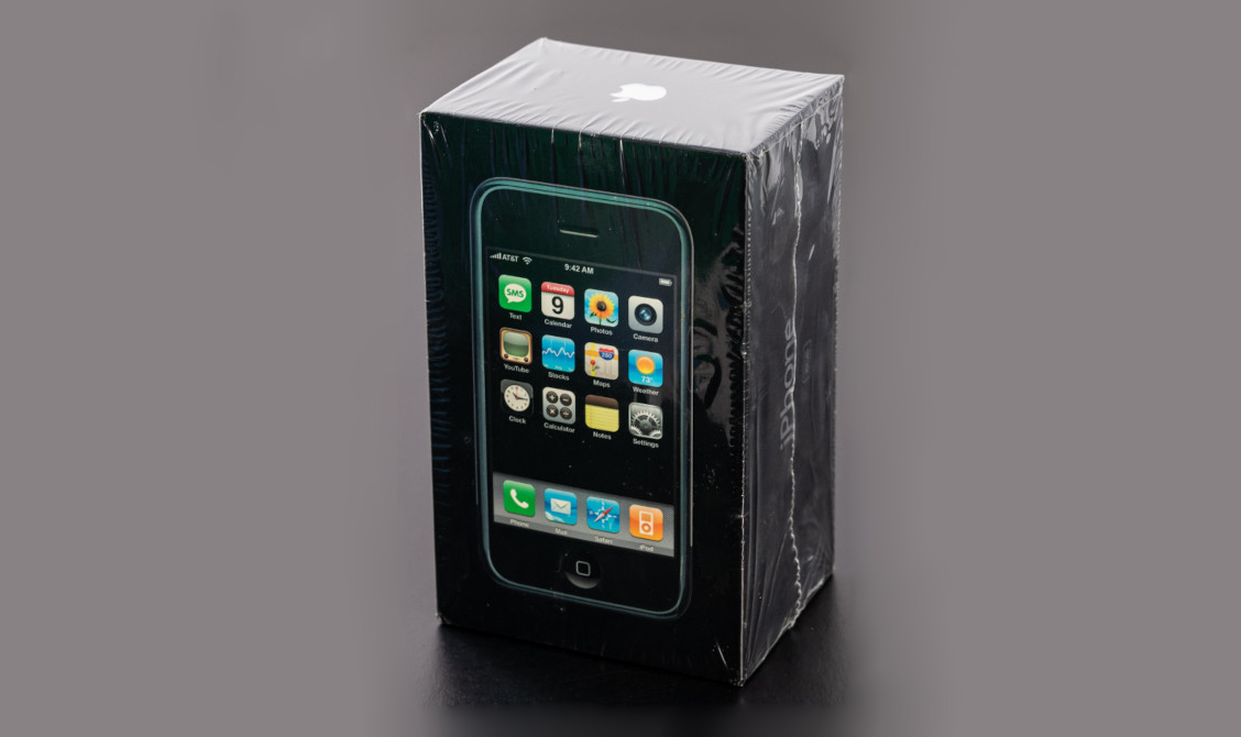 Egy bontatlan első generációs iPhone 2007-ből eladó. Mennyit adna érte? -  Blikk