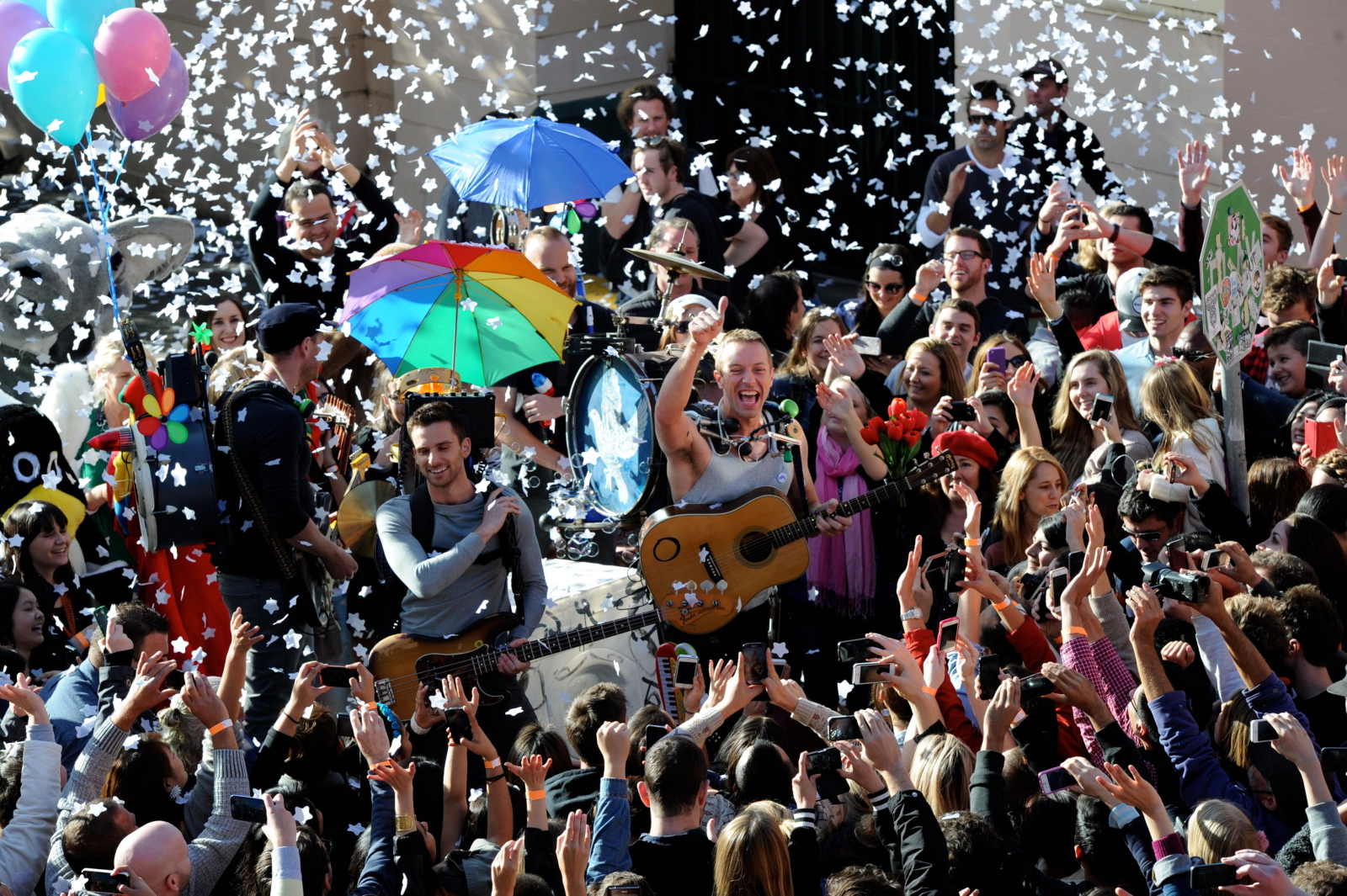 Coldplay podczas prac na teledyskiem do