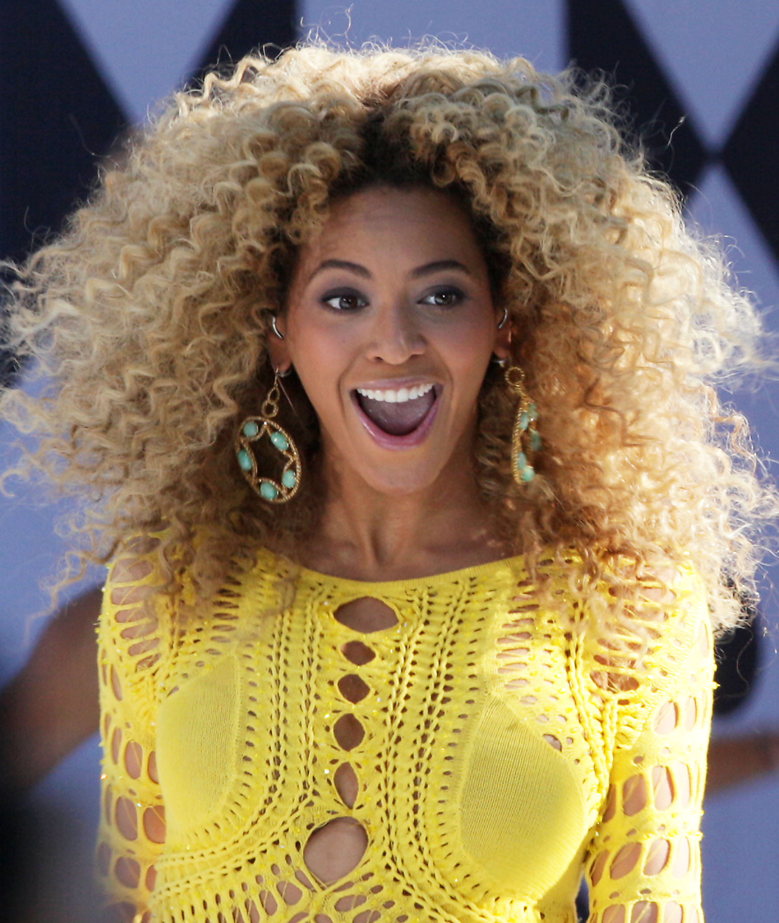 Nowy wizerunek Beyoncé Knowles-Carter zaprezentowała na Instagramie, co wywołało lawinę komentarzy. Wystarczyło piętnaście minut od publikacji fotek, by