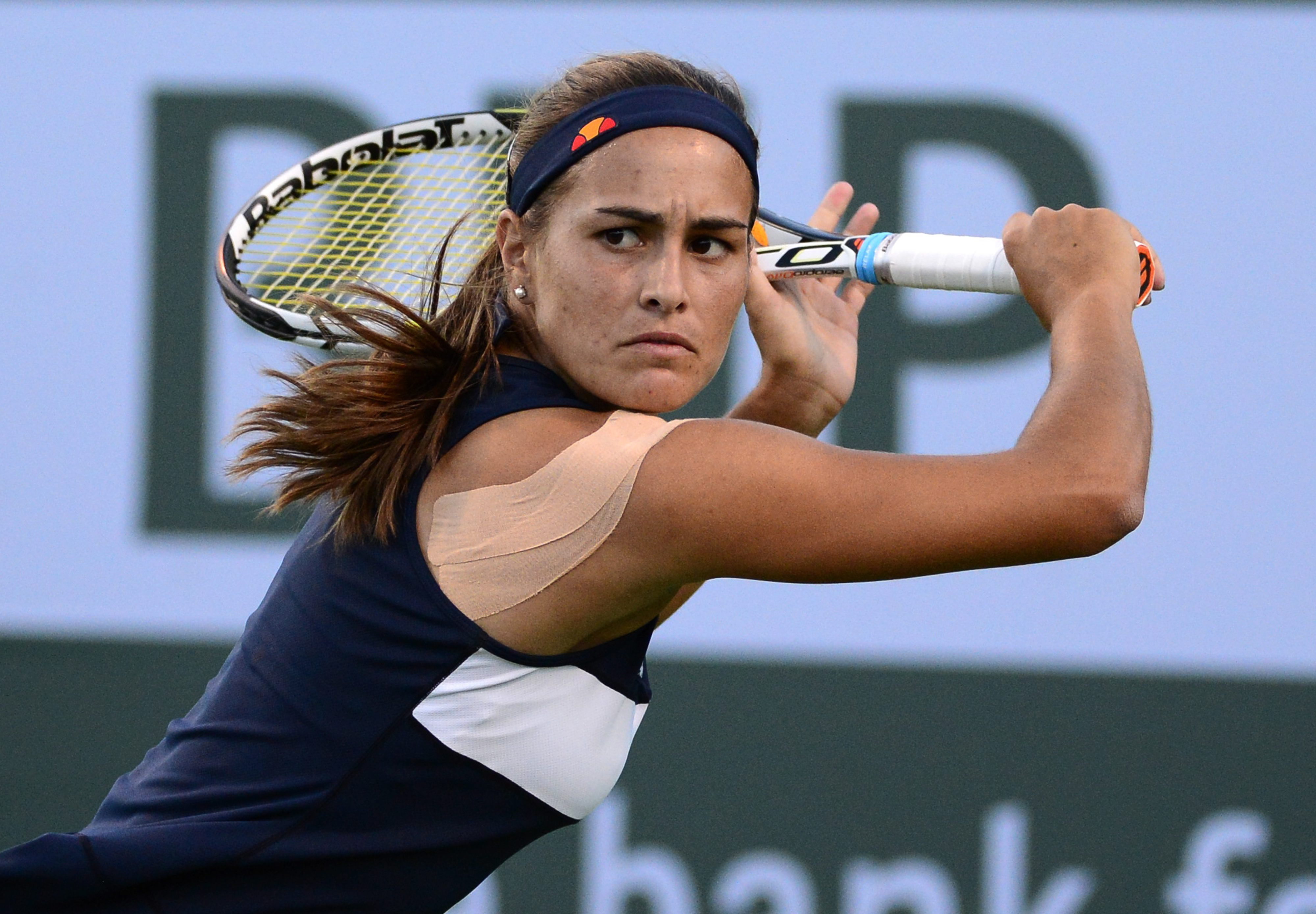 Latająca Szarapowa, ekstremalna mini Halep, szpagat Hradeckiej na Indian Wells