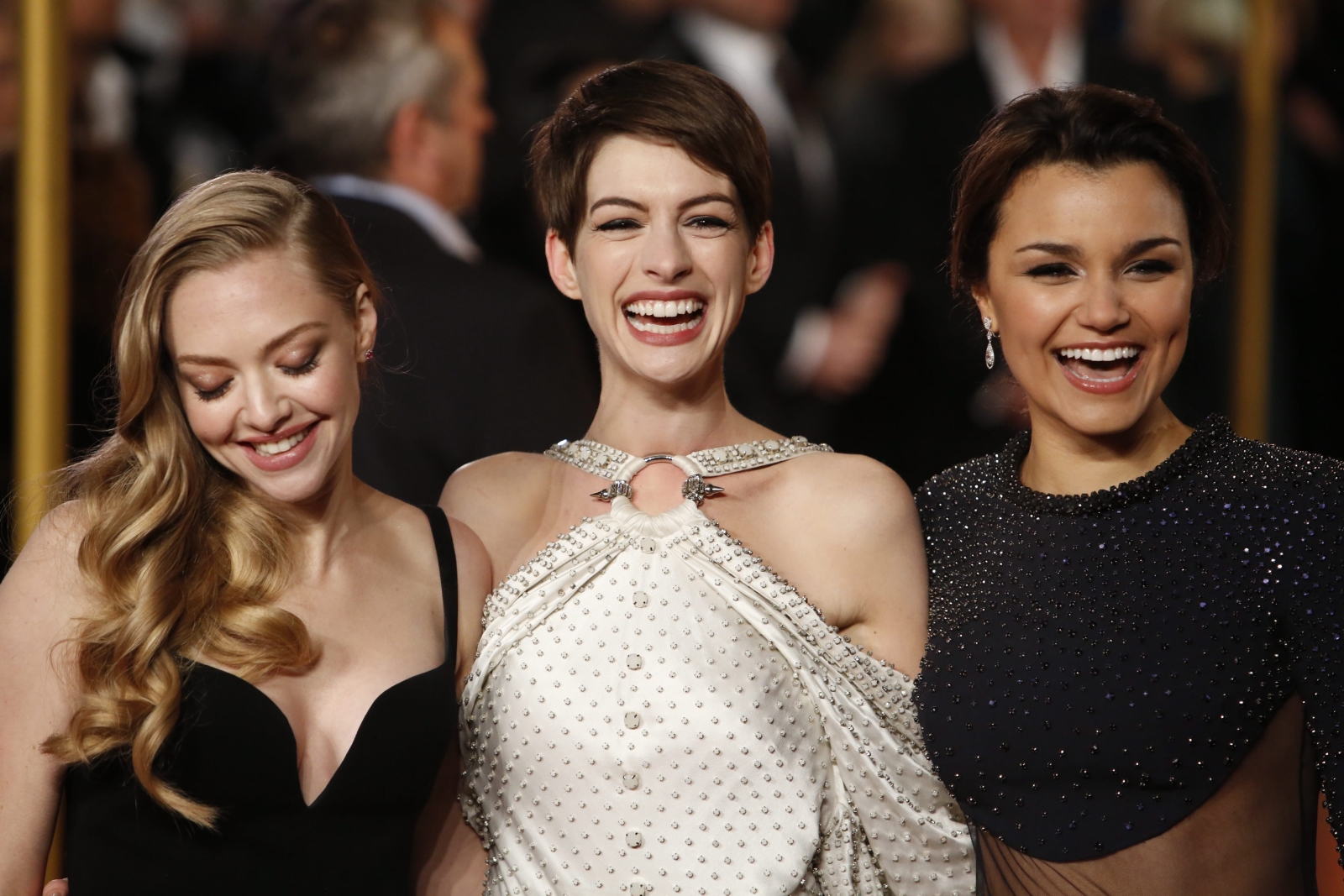 Amanda Seyfried, Anne Hathaway i Samantha Barks na premierze