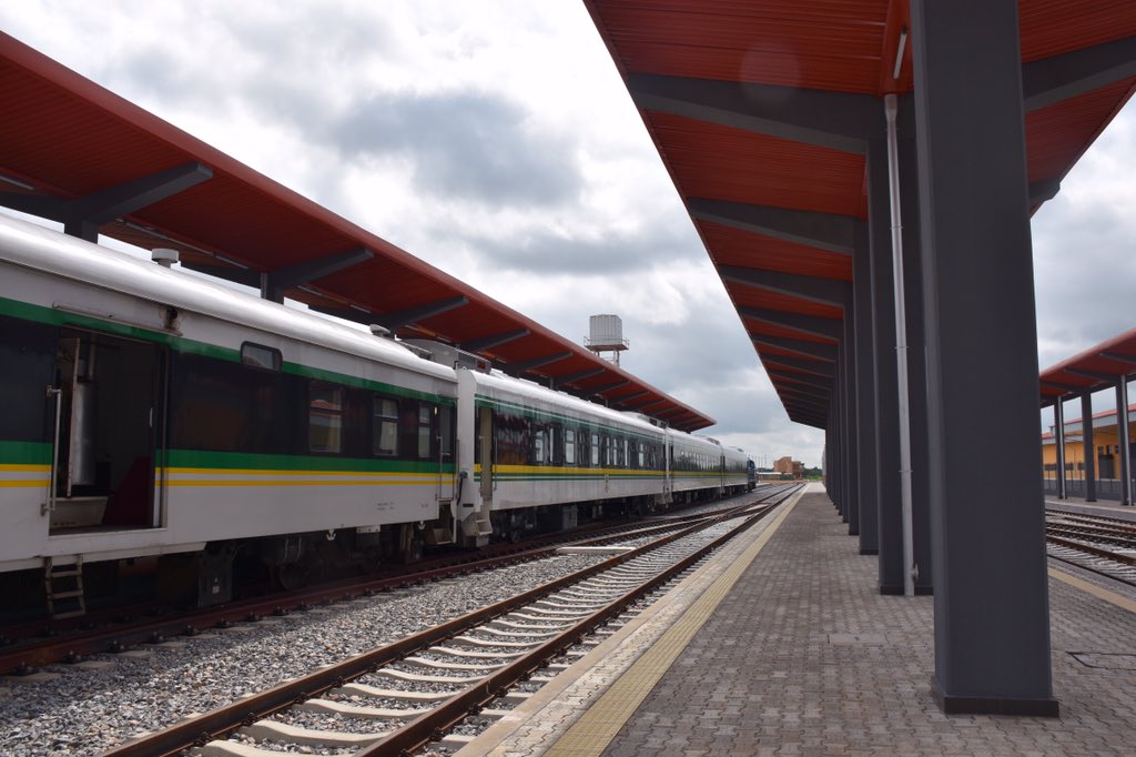 Warri-Itakpe Rail: Anxious residents await NCDC nod for operations to commence. [Twitter/@ChibuikeAmaechi]
