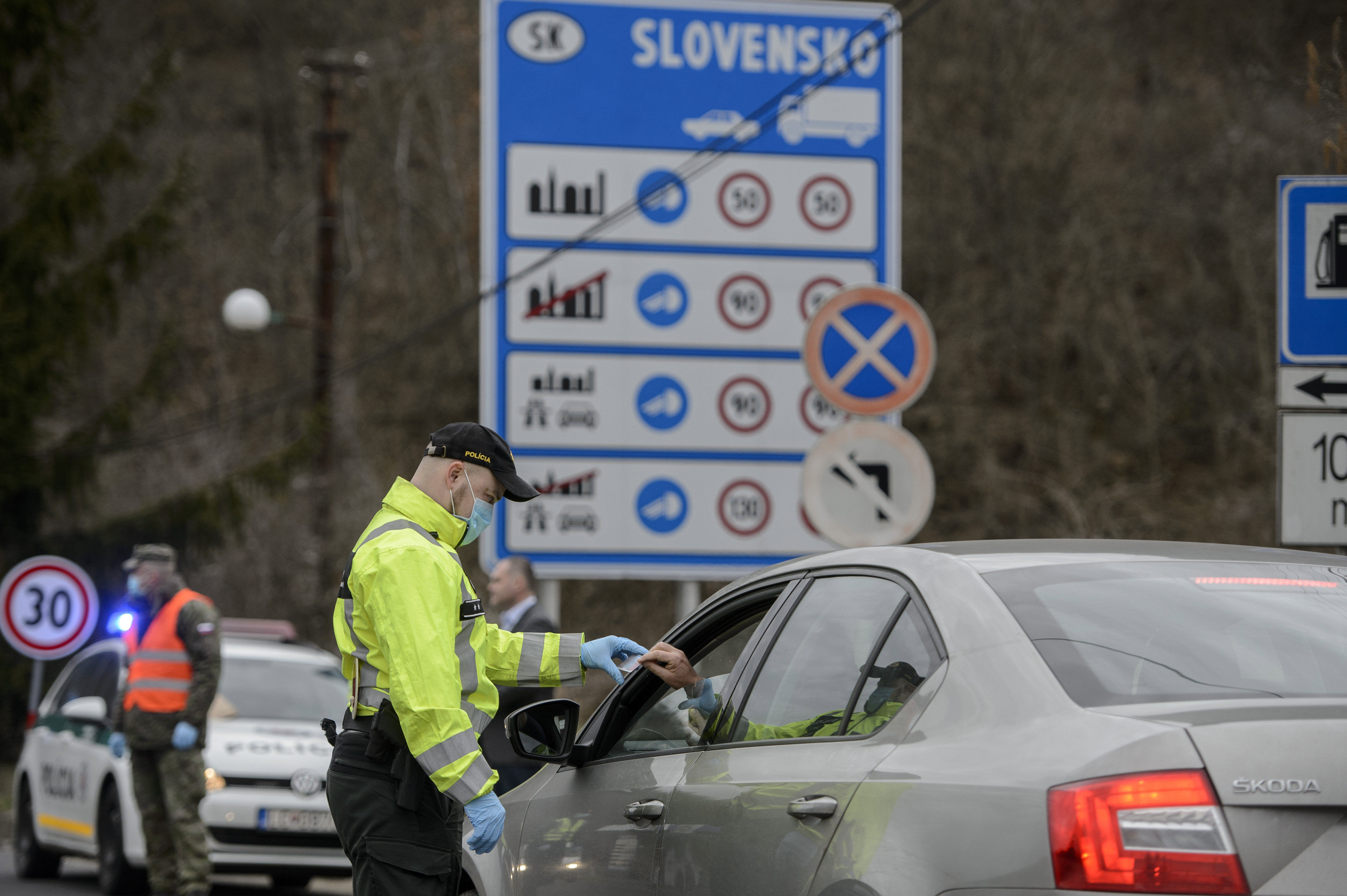 Meghosszabbították a határellenőrzést a szlovák–magyar határon