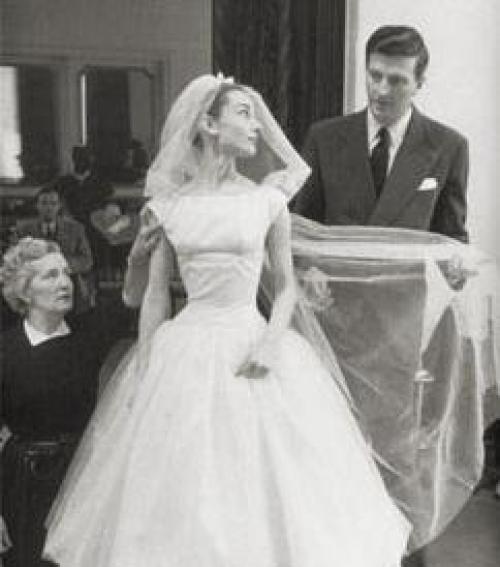 Így változott a menyasszonyi ruha trend a 20. században – fotók! - Blikk