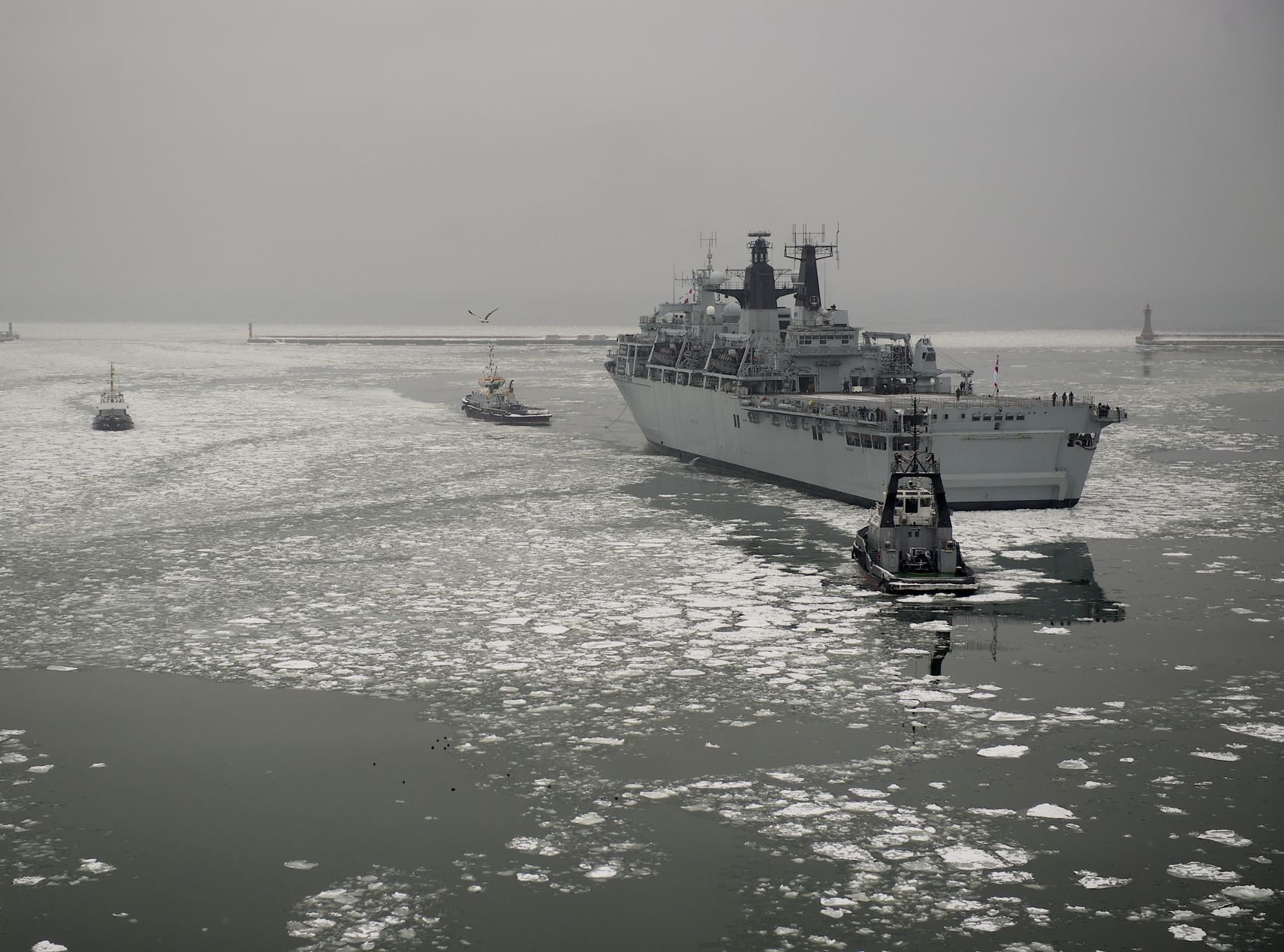 HMS Bulwark został zwodowany w 2001 r., a do służby wszedł w 2004 r.