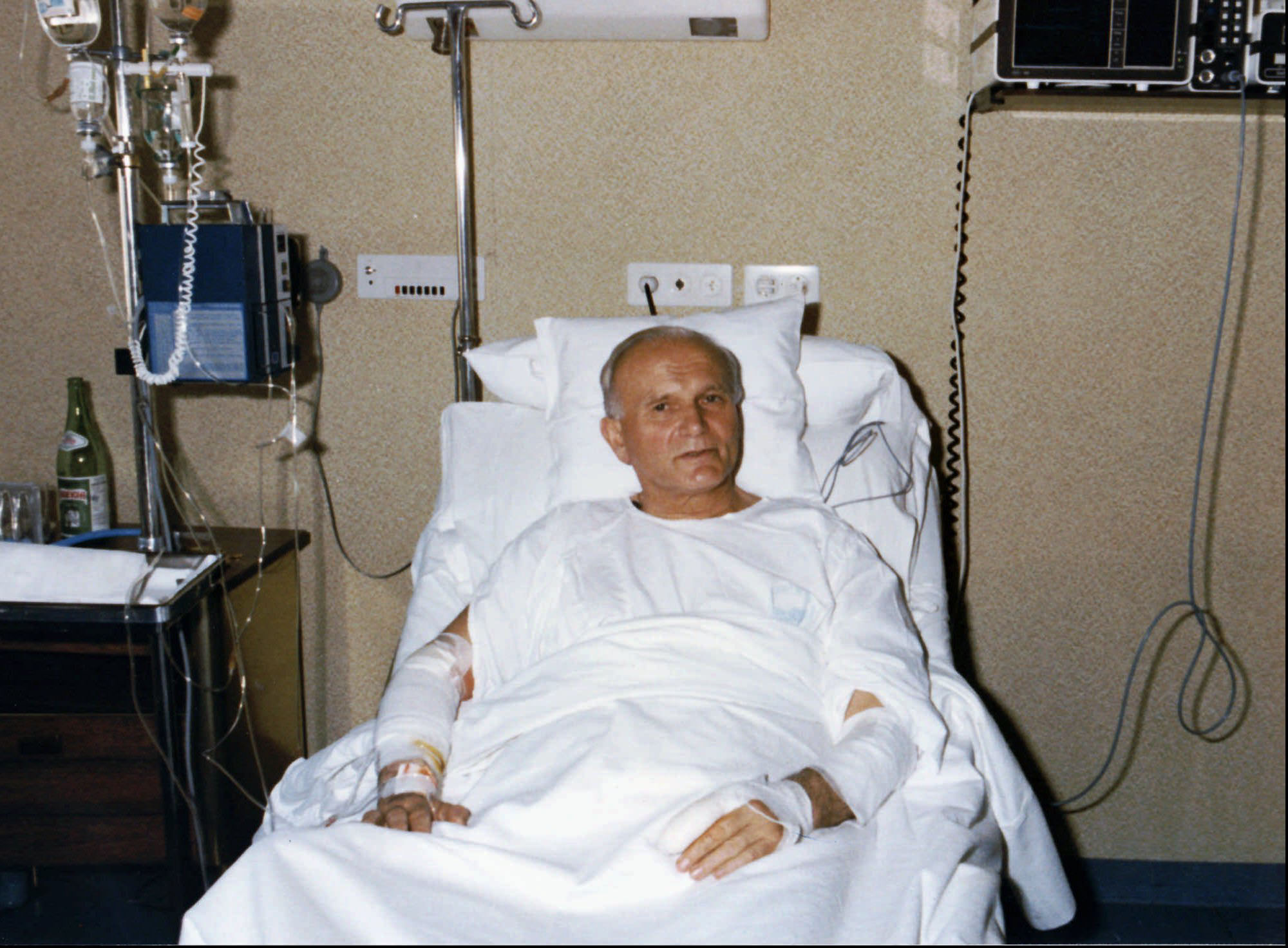 Jan Paweł II we włoskiej klinice Gemelli. Papież już nigdy w pełni nie powrócił do zdrowia.