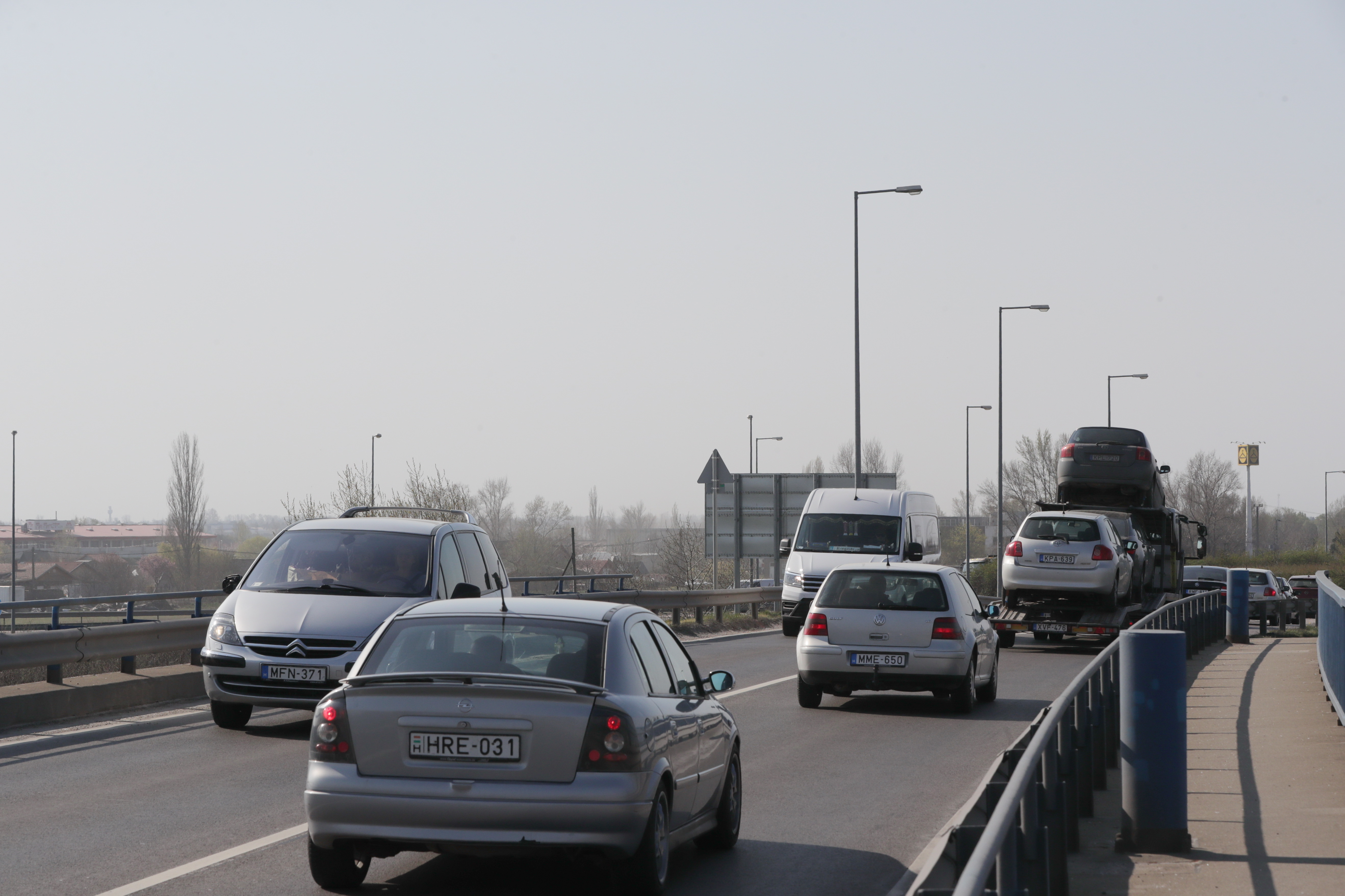 Útinform: több úton terelik a forgalmat kedd reggel - mutatjuk a részleteket