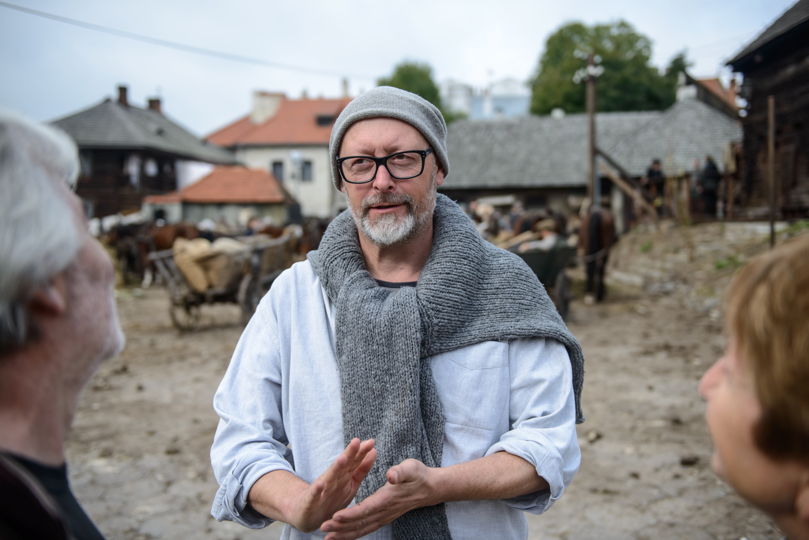 Zrobię ten film najuczciwiej, jak potrafię – zapewniał Wojciech Smarzowski w wywiadzie dla TVP Kultura. – Chciałbym, żeby był mostem, a nie murem. Ale będzie brutalny – mówi reżyser.