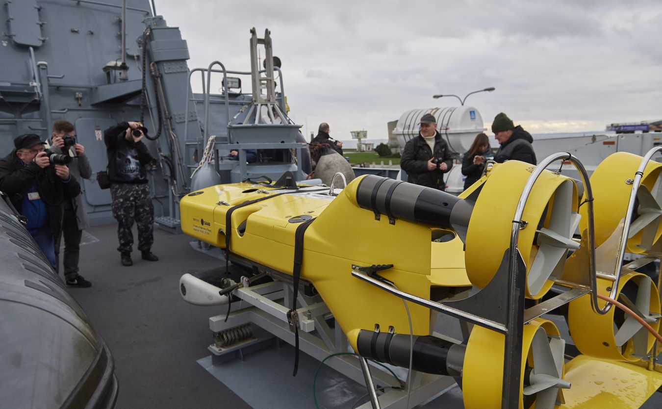 Sonar na pokładzie nowy okrętu, niszczyciela min ORP Kormoran II
