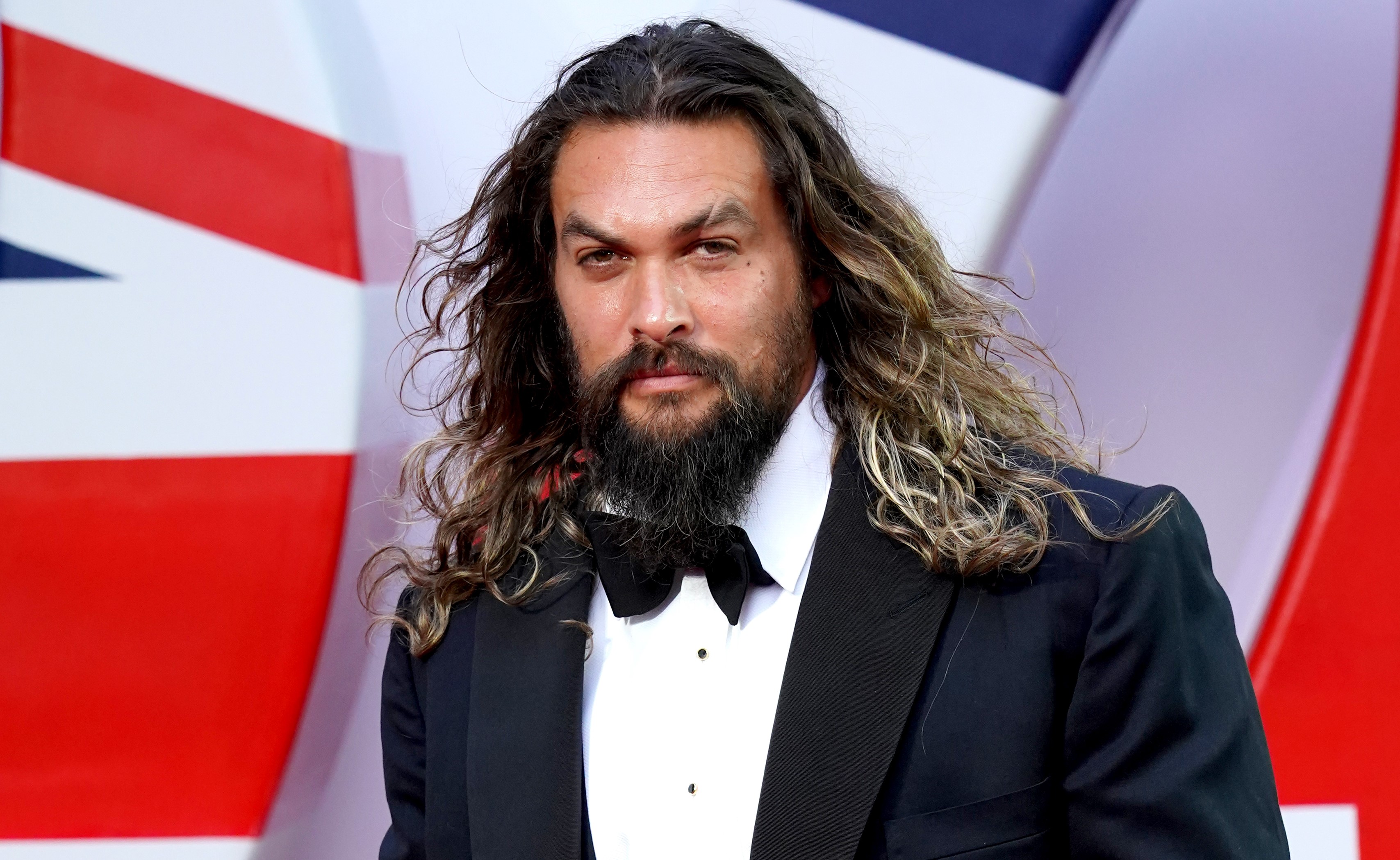 Jason Momoa teljesen összeomlott: lángokban áll a szülőföldje, mindannyiunknak üzent – „Jelenleg a túlélés az első”