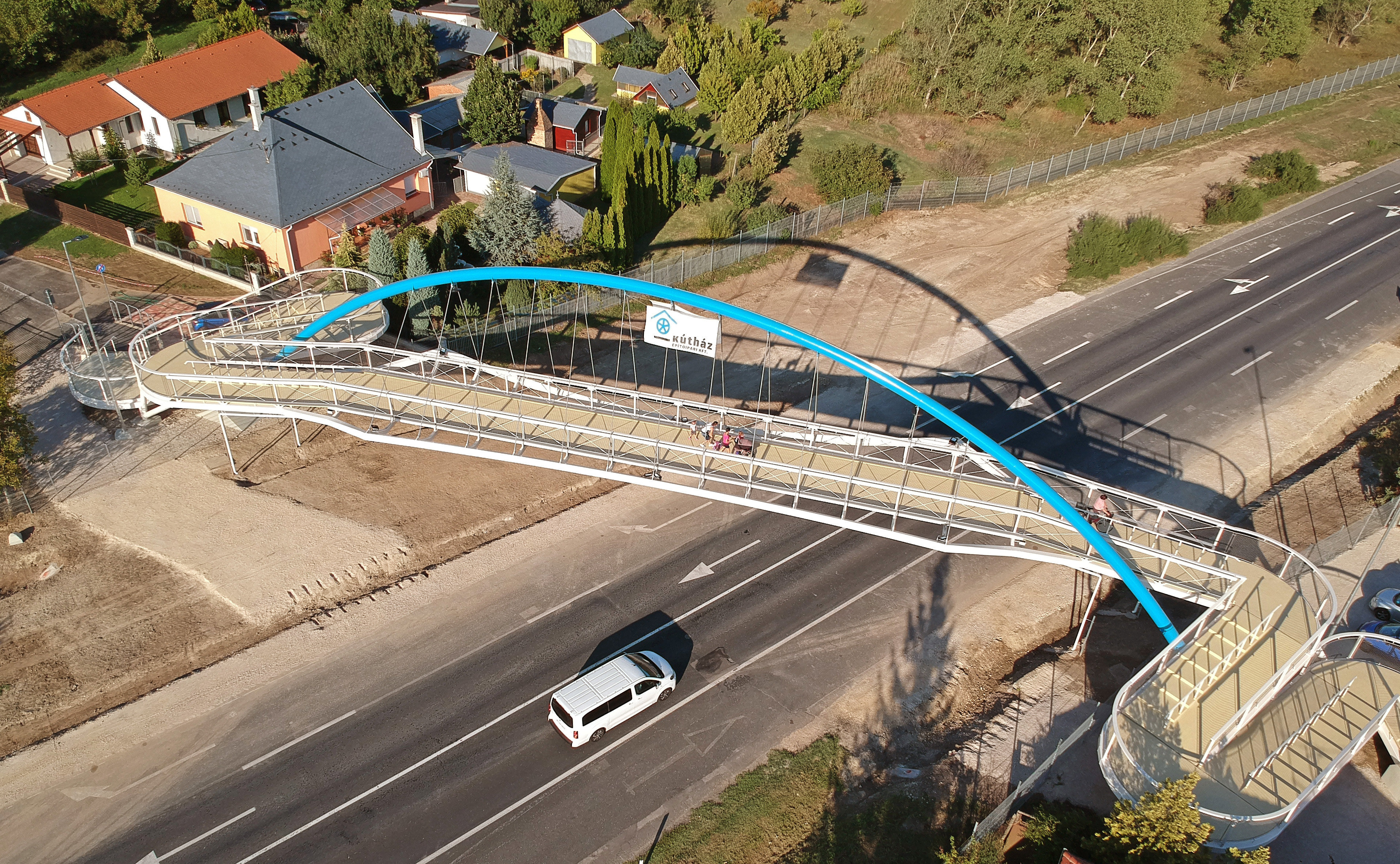 A legelfuseráltabb közúti megoldások Magyarországon: ezeket az "építményeket" tényleg átadták és rengeteg bosszúságot okoznak