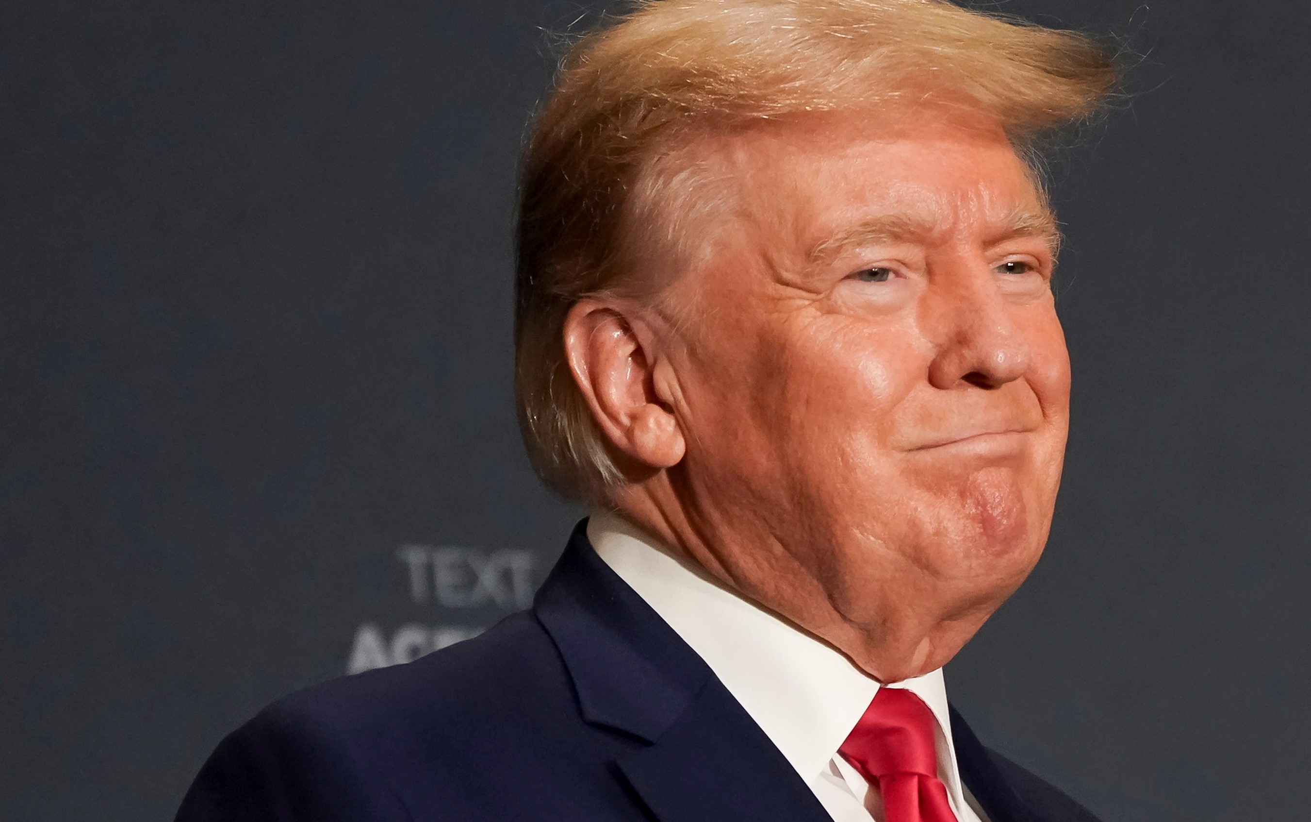 Már biztos: Trumpnak bíróság elé kell állnia korábbi zaklatási ügye miatt