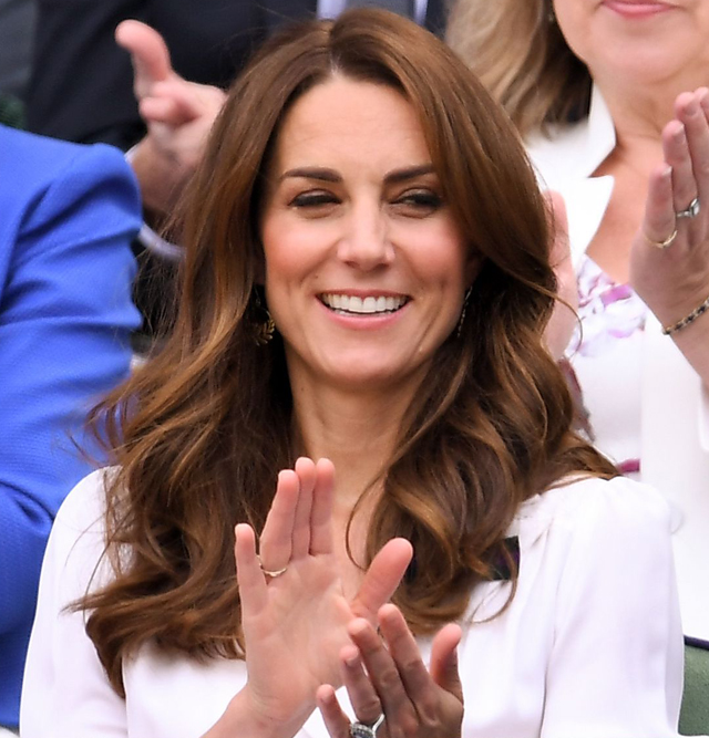 Kate Middleton megmutatta, hogyan lehet elképesztően vagány egy hagyományos fekete-fehér szett