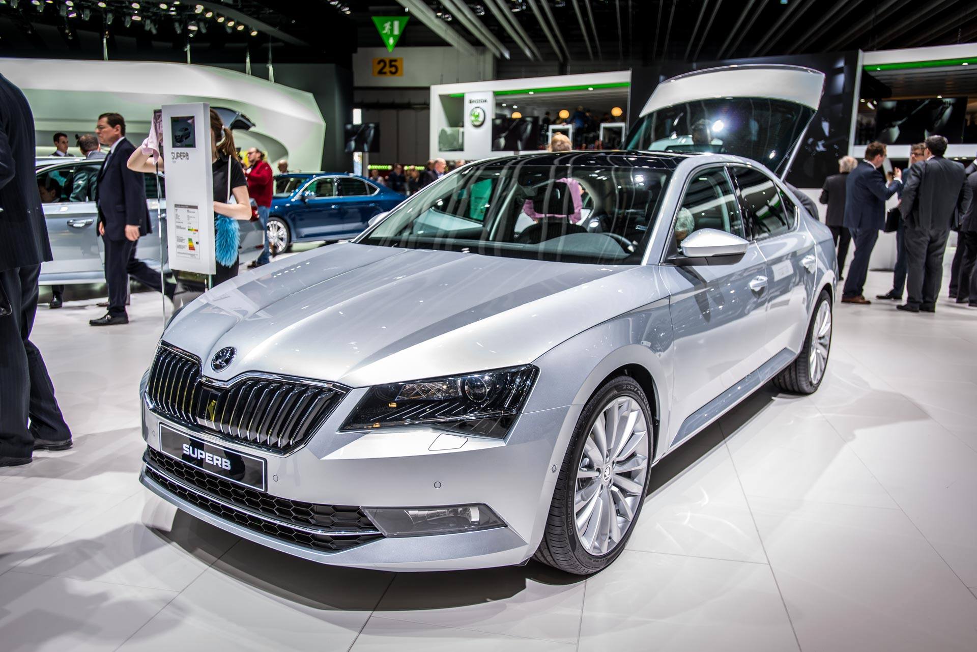W opinii konstruktorów nowa skoda superb ma największy bagażnik w klasie - pojemność kufra wynosi 625 litrów, czyli o 30 litrów więcej niż w superbie drugiej generacji. Po złożeniu kanapy pojemność przestrzeni bagażowej osiąga 1760 litrów. Po złożeniu fotela pasażera w samochodzie można zmieścić przedmioty o długości do 3,1 m.