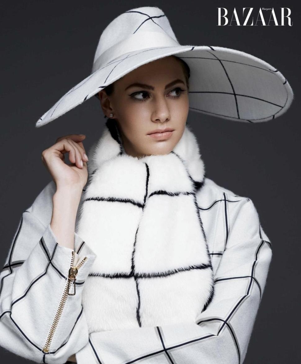 Emma Ferrer w Harper's Bazaar - foto: Michael Avedon