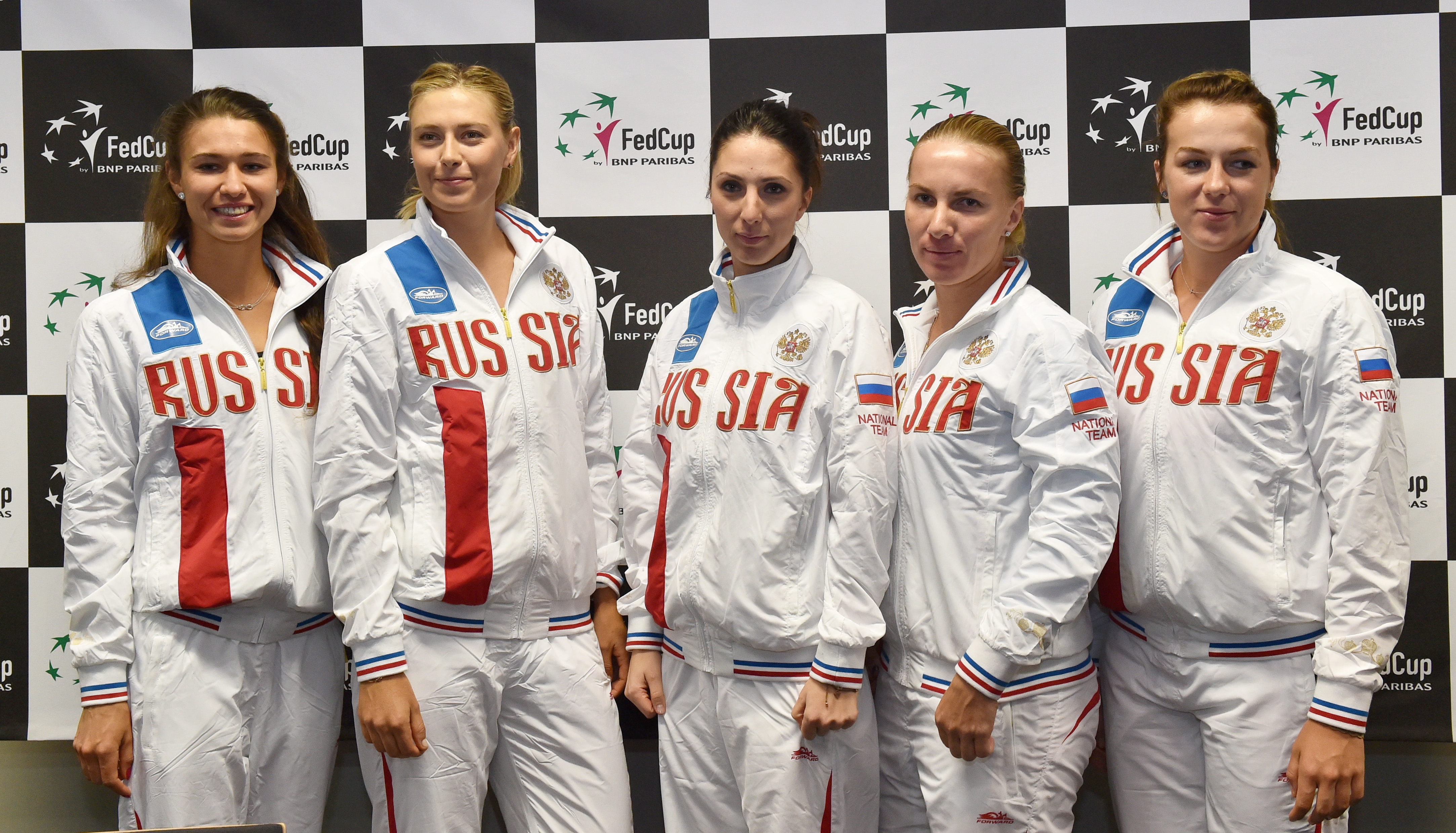 Rosyjskie tenisistki - od lewej: Witalia Diaczenko, Maria Szarapowa, kapitan drużyny Anastazja Myszkina, Swietłana Kuzniecowa i Anastazja Pawliuczenkowa