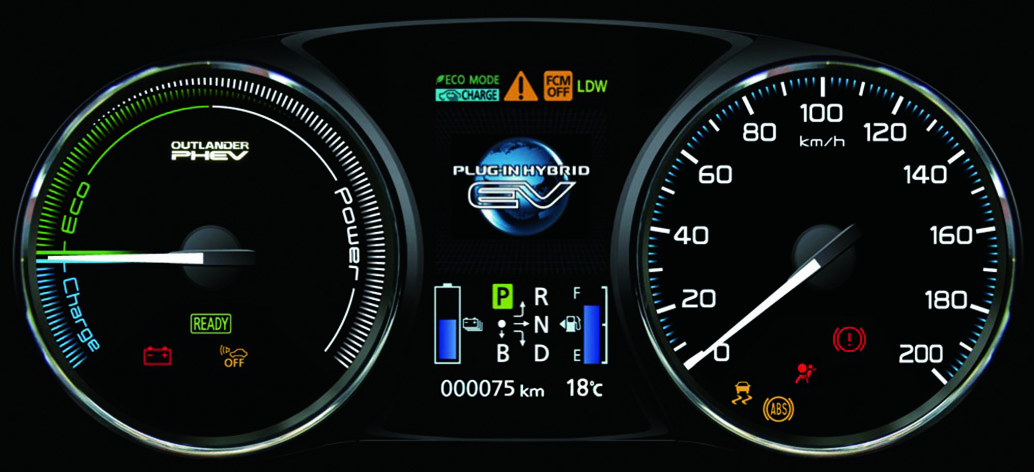 Układ napędowy nowego outlandera PHEV, który składa się z dwóch silników elektrycznych z przodu z tyłu (o mocy 60 kW każdy) oraz silnika benzynowego/generatora 2.0 MIVEC z przodu, może pracować w jednym z trzech trybów...