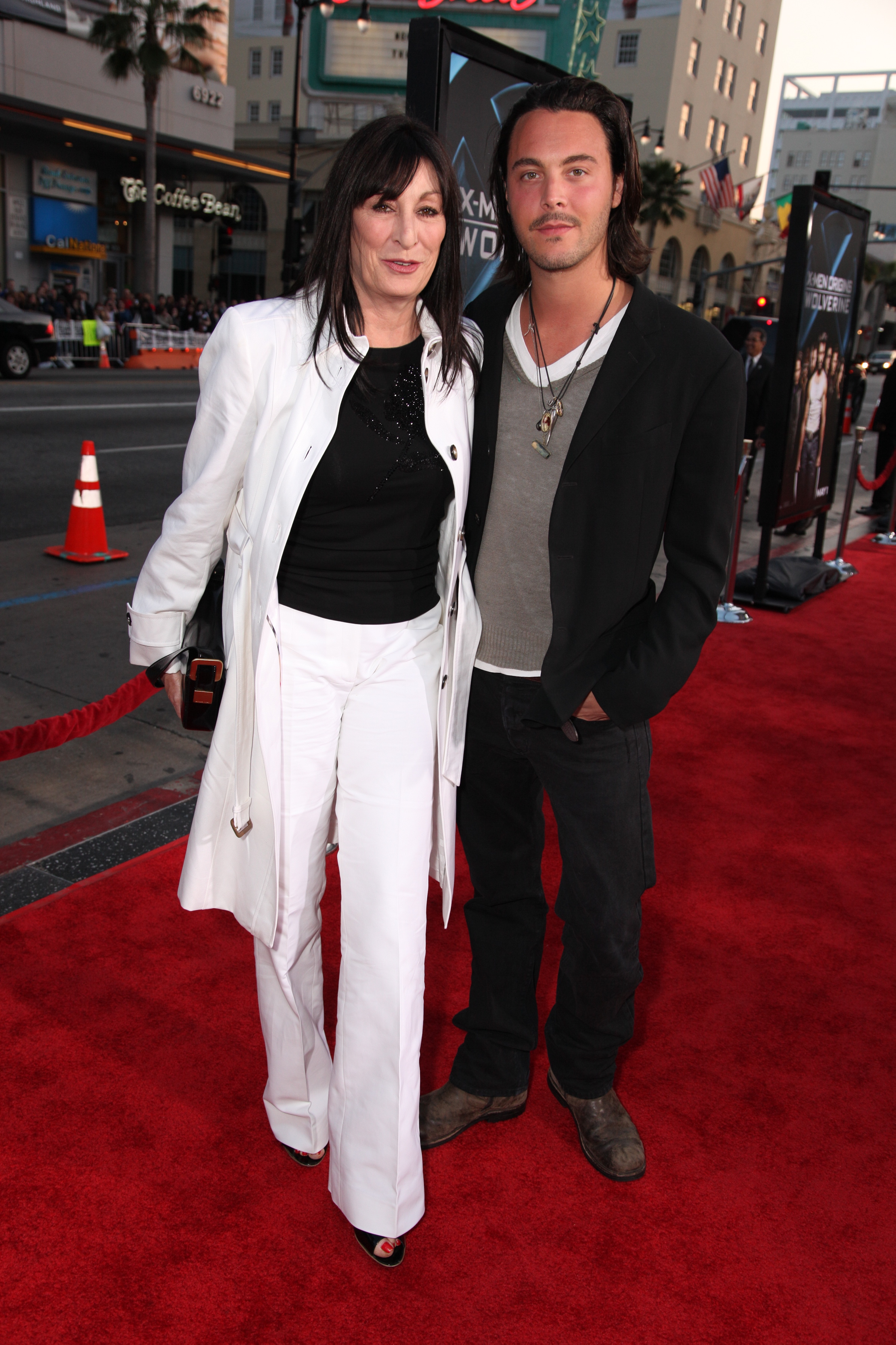 Jack Huston z ciotką Angelicą Huston