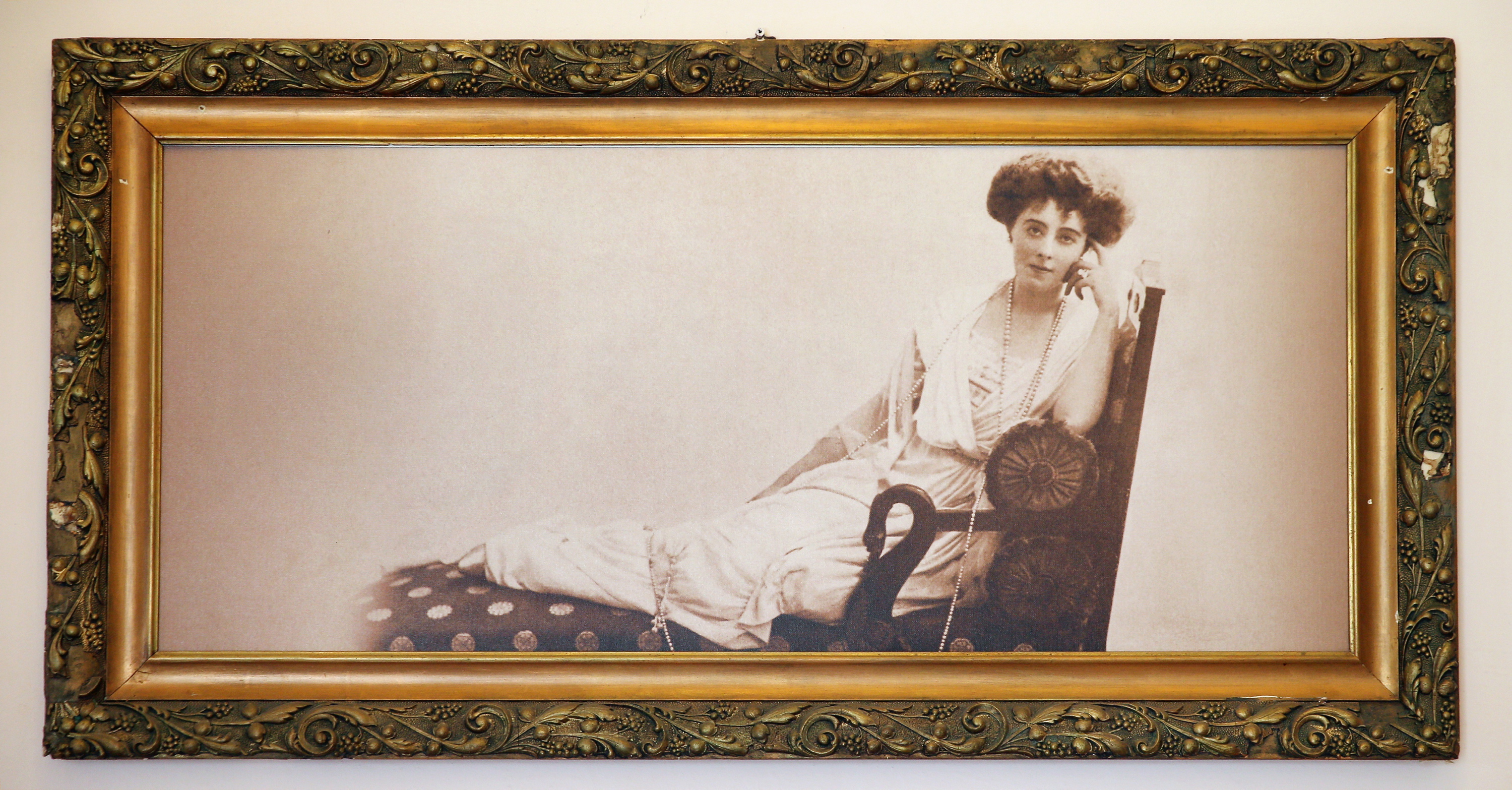 Księżna Daisy von Pless w legendarnym naszyjniku z pereł, lata 20. XX w.