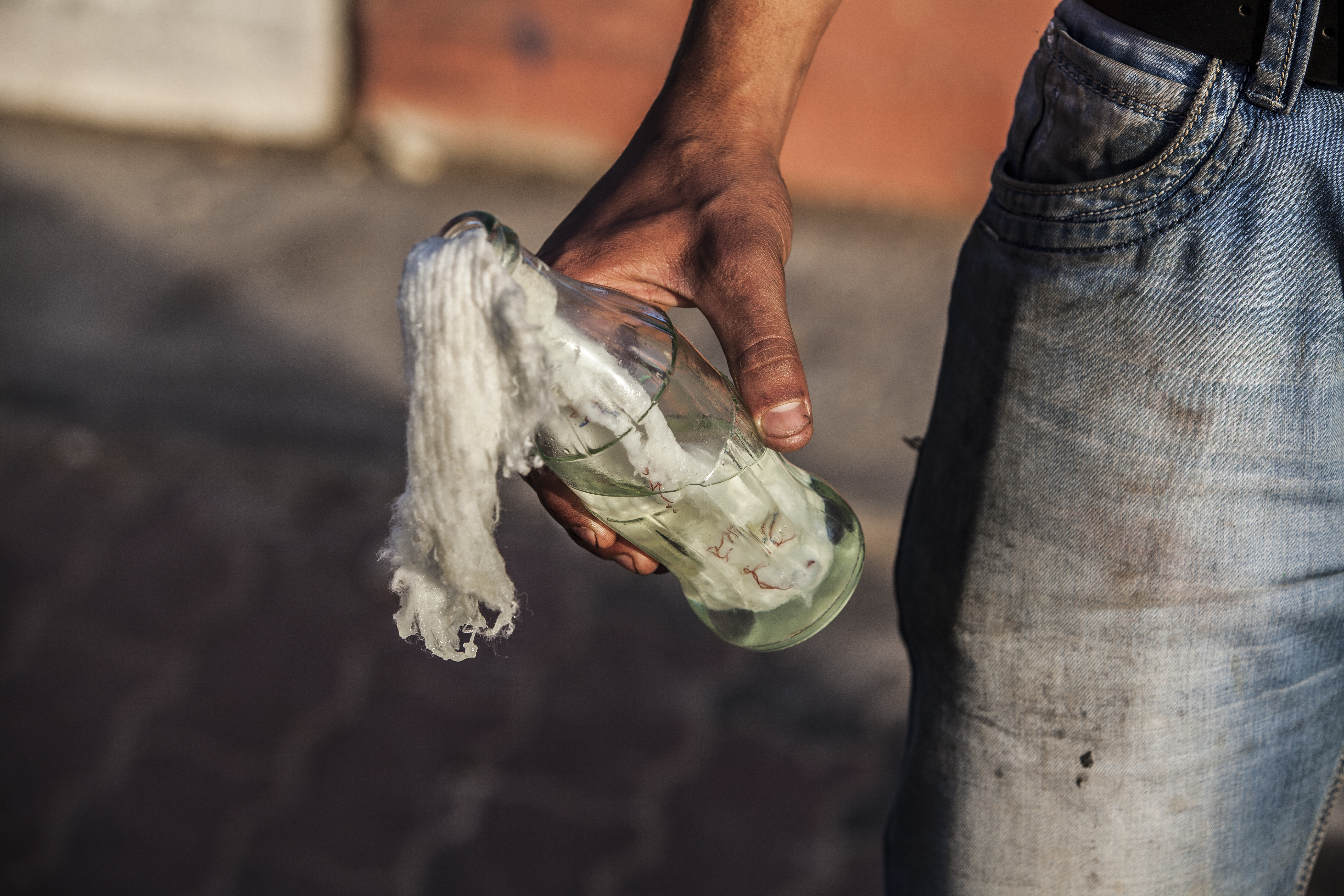 Molotov-koktélokkal akarta felgyújtani anyja házát egy ittas földvári férfi