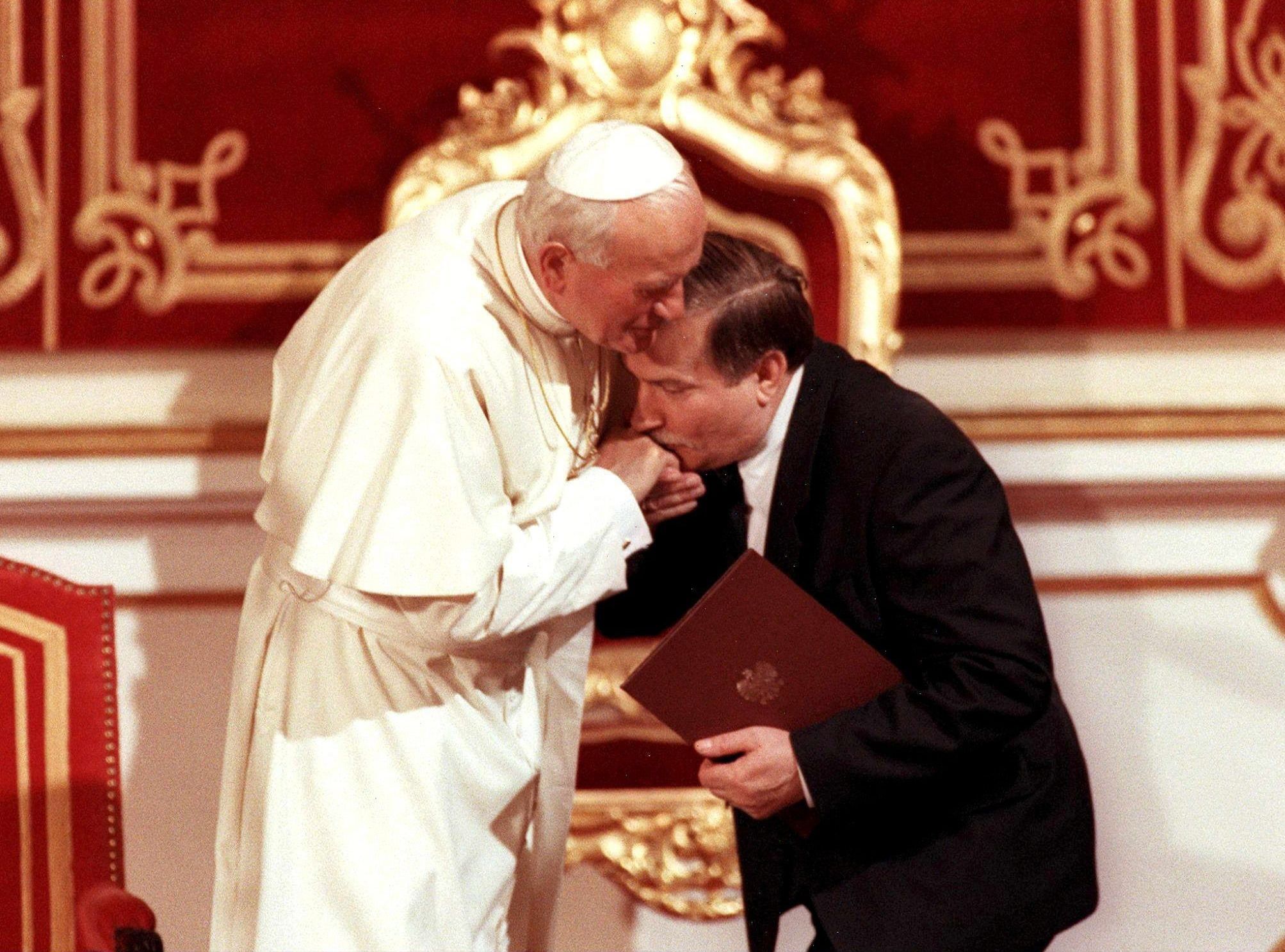 Jan Paweł II z Lechem Wałęsą w Warszawie 8 czerwca 1991 roku