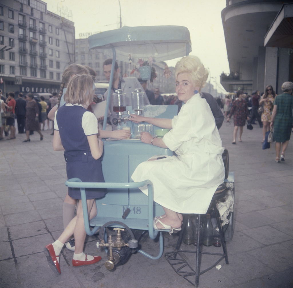Warszawa na kolorowych zdjęciach z lat 60.
