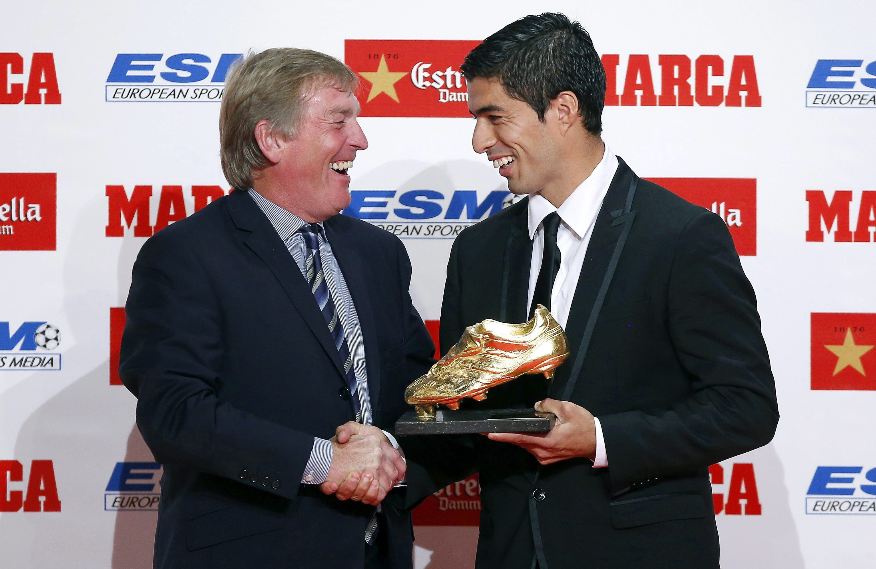 Luis Suarez w towarzystwie pięknej zony odebrał