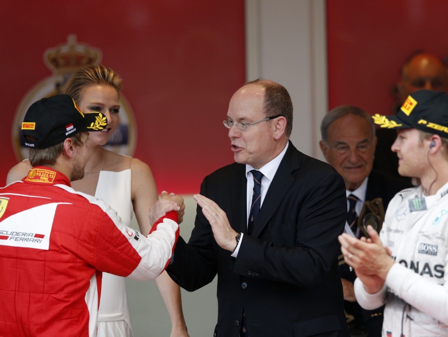 Księżna Charlene i książę Albert II gratulują Sebestianowi Vettelowi