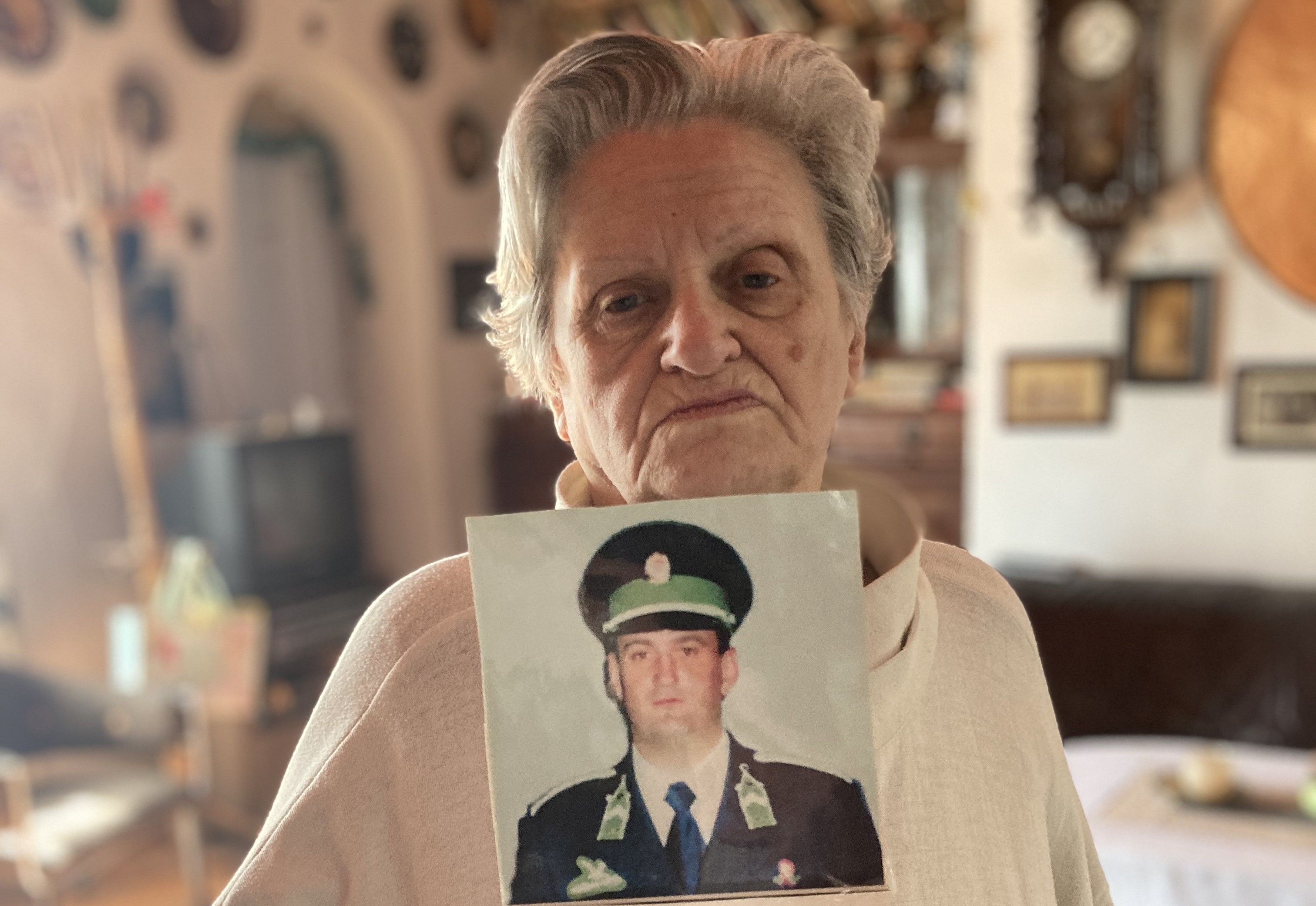 „Újra átéltem a fájdalmat és a fiam halálát” – Ilona rendőr fiát 15 éve gyilkolták meg Esztergomban