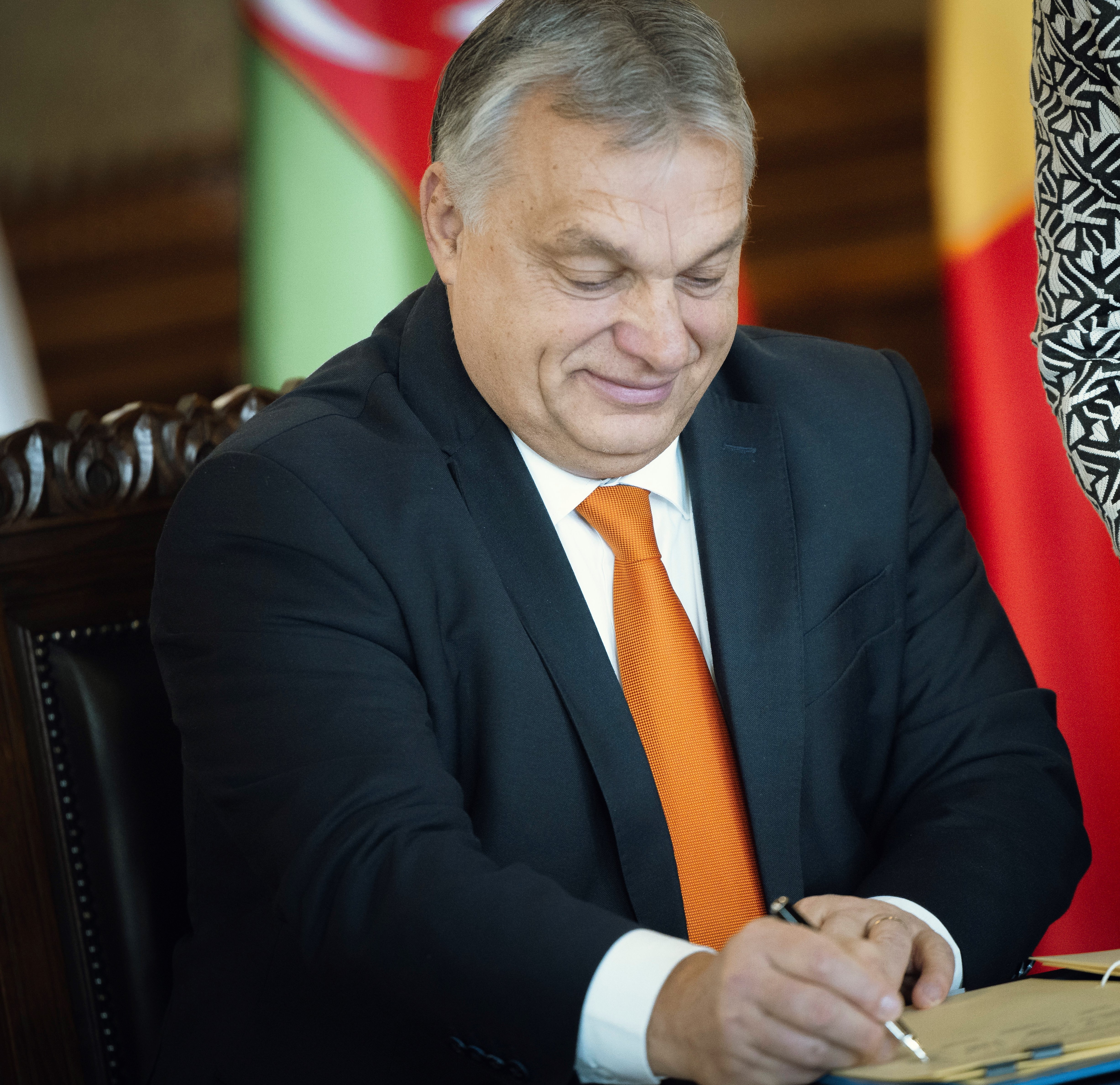 Évértékelő: Orbán Viktor bajban van a nyakkendővel