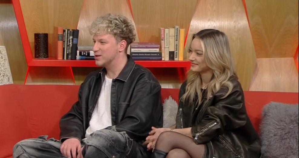 Összeköltözött az X-Faktor énekesnője és a népszerű műsorvezető – videó