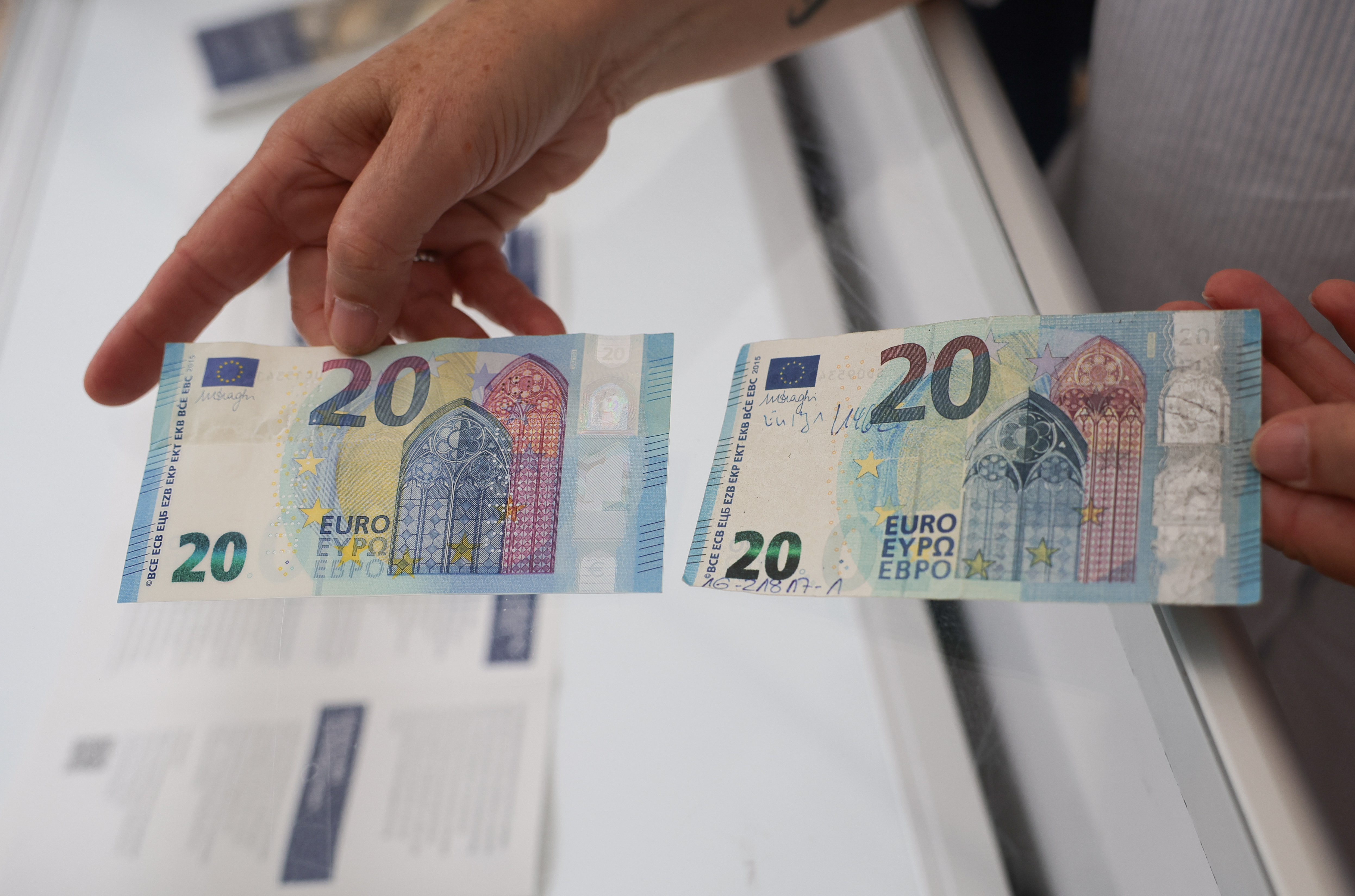 Simlis ügy a szomszédainknál: hamis pénzzel próbálnak átverni egyeseket