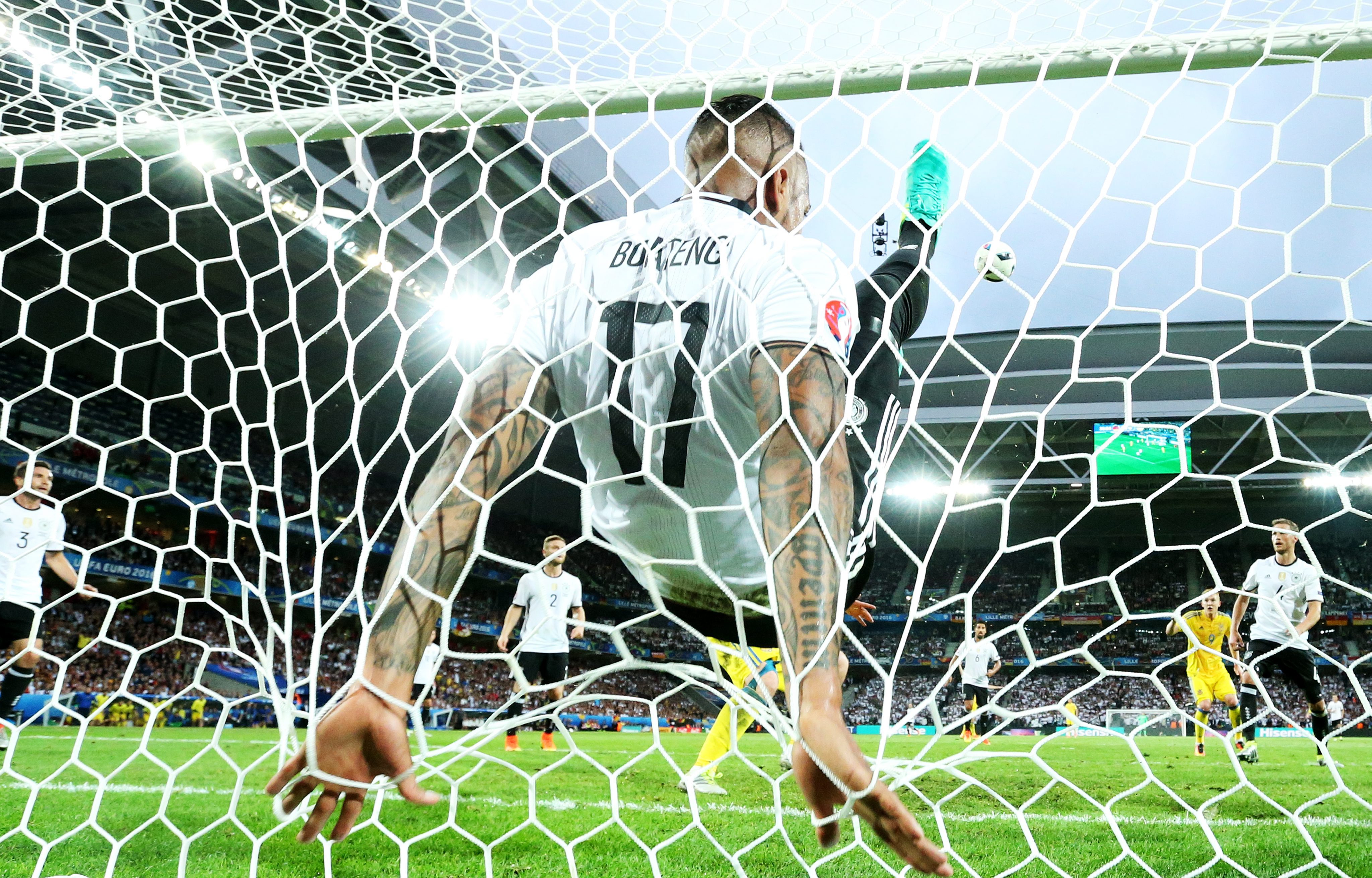 To może być najlepsza interwencja Euro 2016. Boateng uratował Niemców przed stratą gola