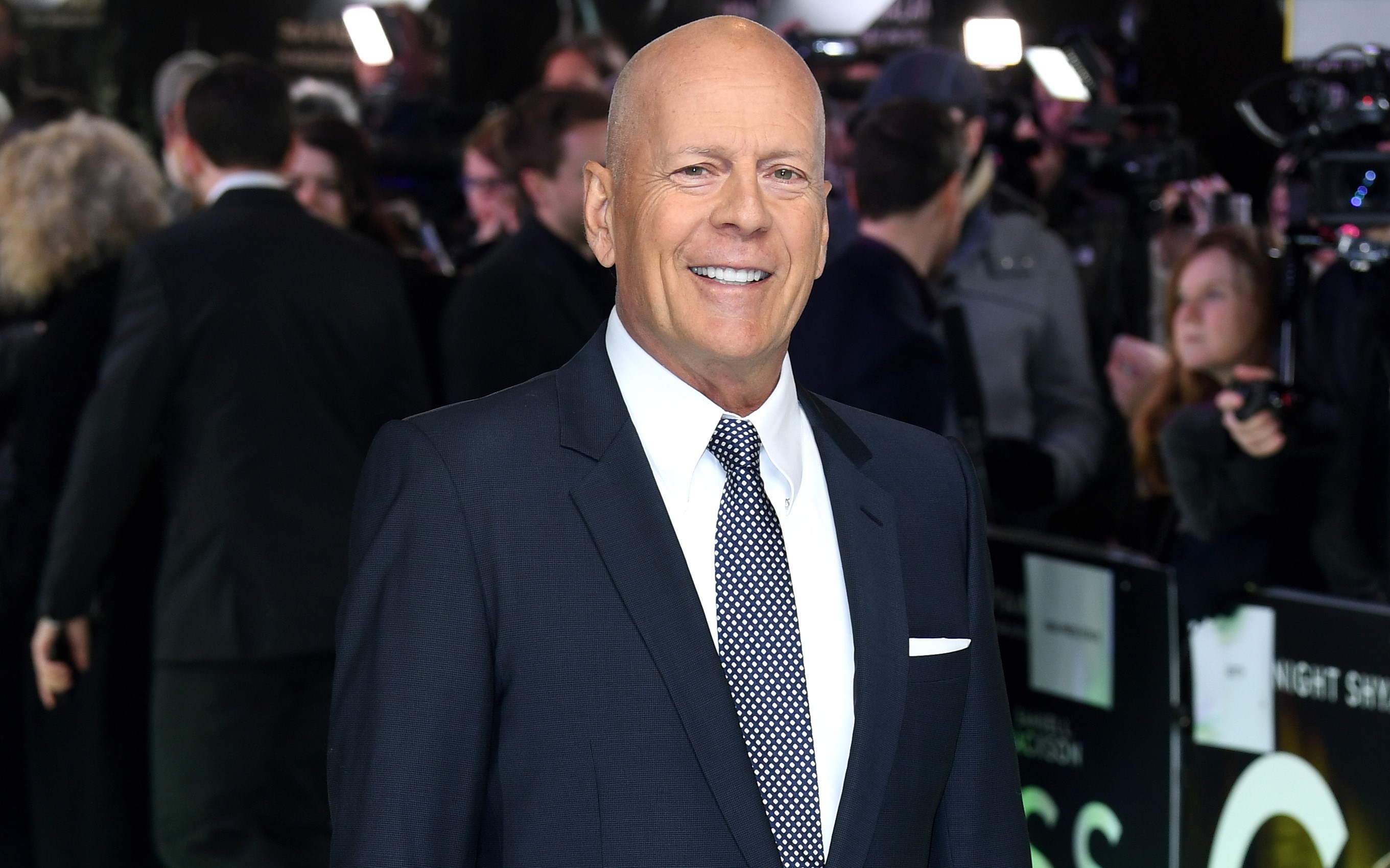 Bruce Willis fantasztikusan néz ki, körberajongják szerettei - szívszorító fotón a nagybeteg színész