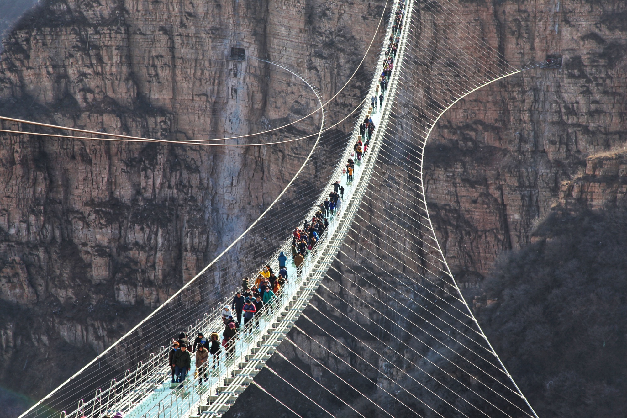 W Chinach otwarto najdłuższy szklany most na świecie - Noizz